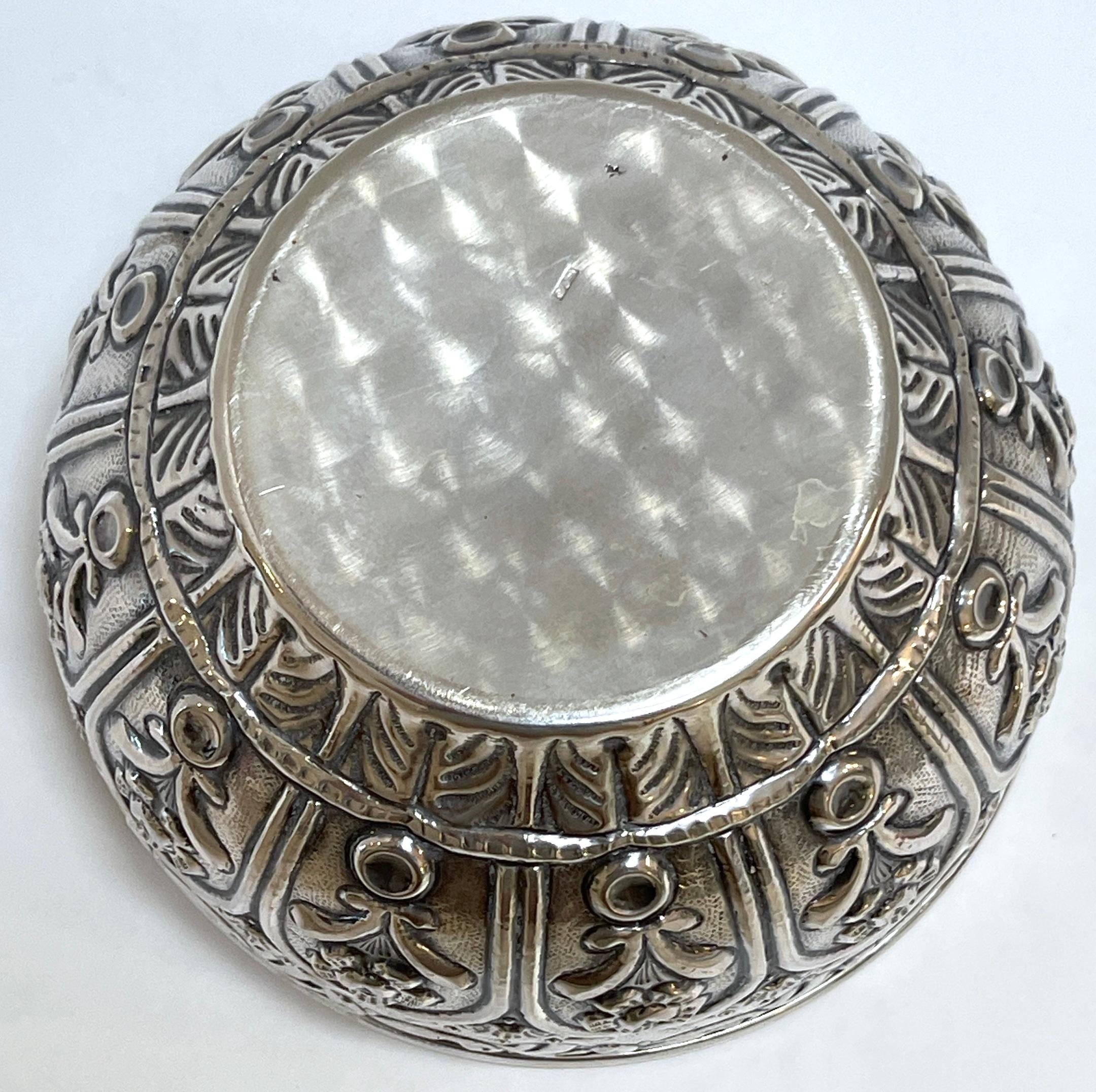 Gran Caja de Melón Repoussé de Sterling, Estilo de Buccellati en venta 2