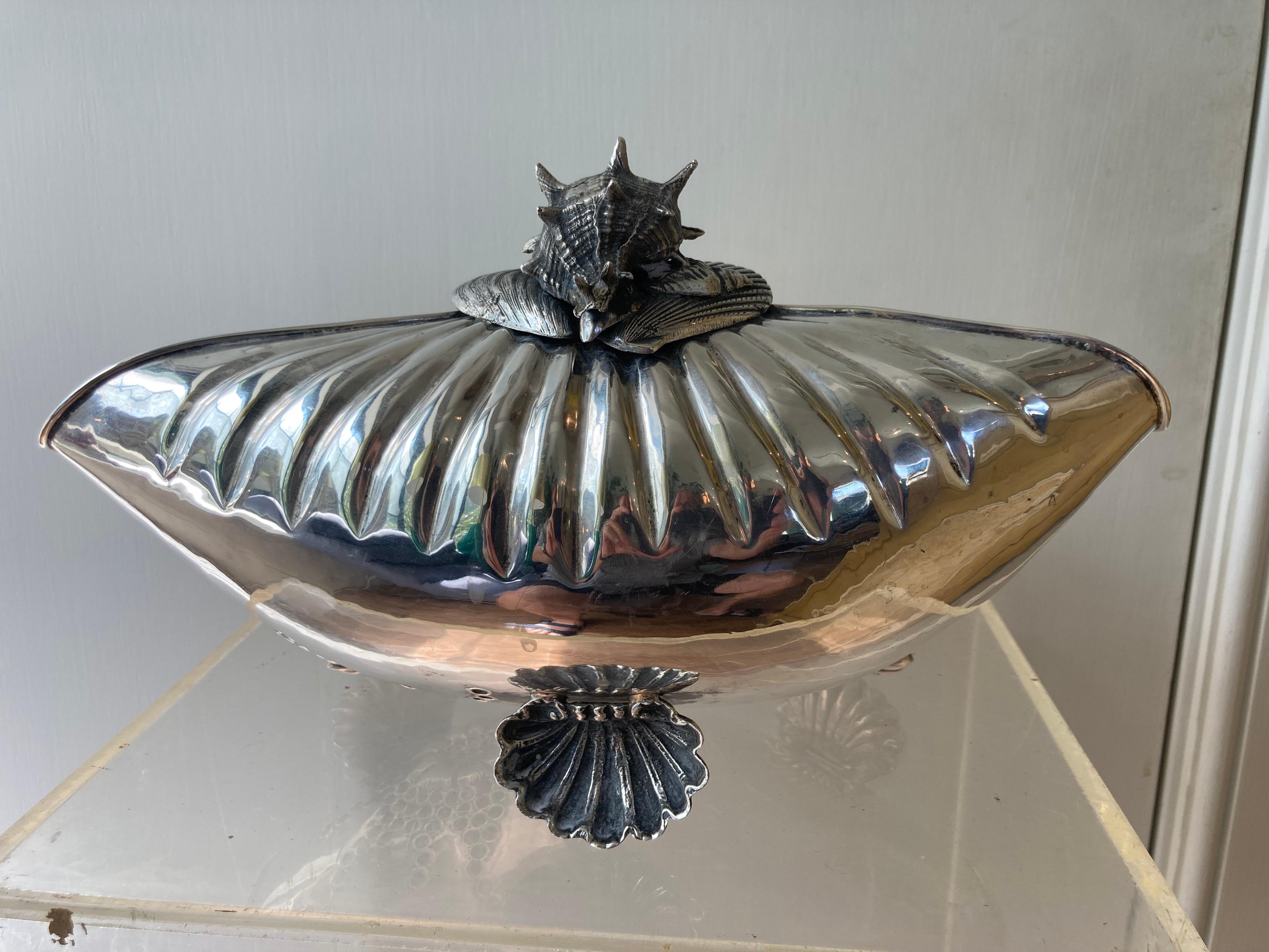 Large Sterling Shell In Good Condition For Sale In East Hampton, NY