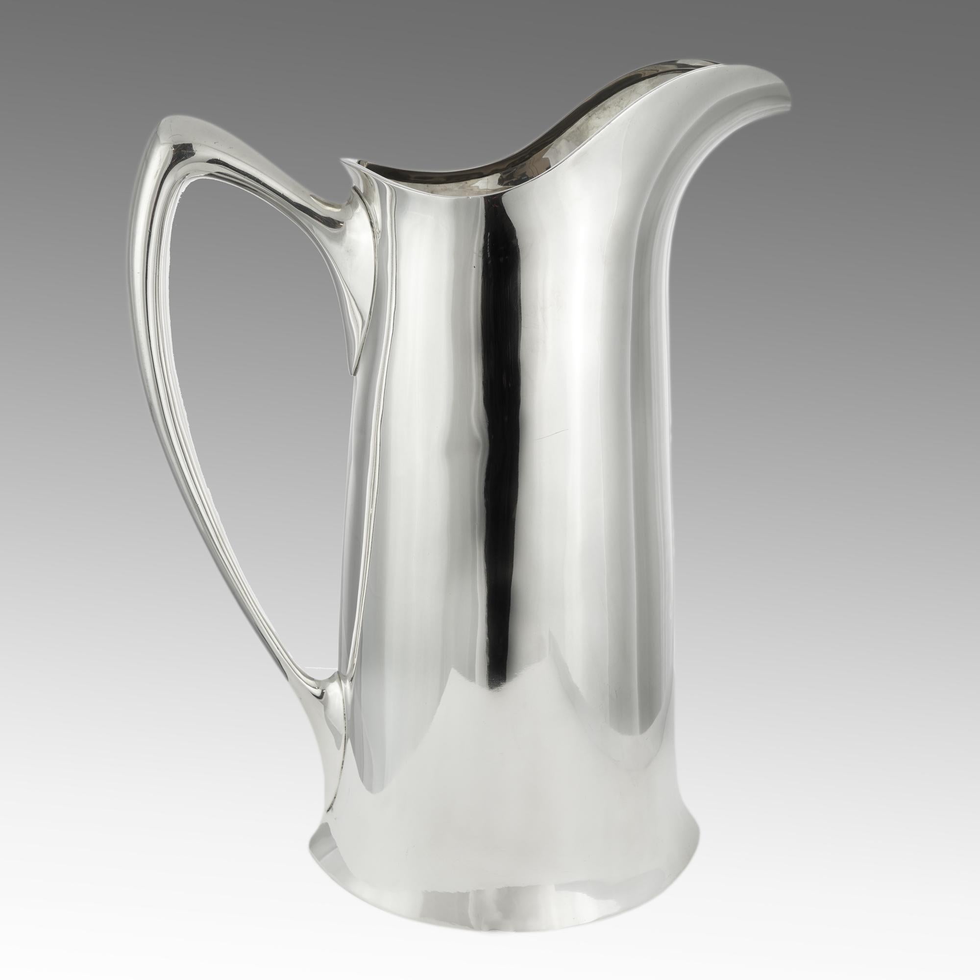 Antique Late 19th-century sterling silver 5 pints water jug by Towle Silversmiths, Newburyport, MA
Made in the United States, Ca.1890's 
Fully hallmarked. 

Dimensions - 
Size : 23 x 12.5 x 29.5 cm 
Total Weight : 1223 grams

Condition: