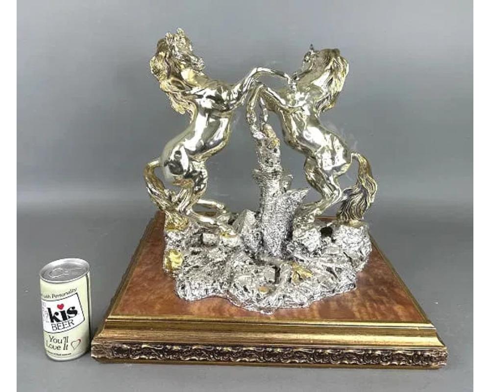 925 Scultura di cavallo rivestita. Le dimensioni complessive sono 17 1/2 