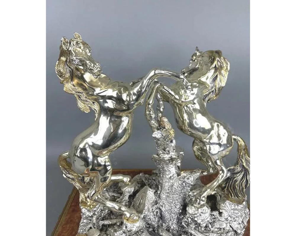 Grande scultura di cavallo doppio rivestita in argento Sterling 925 In condizioni buone in vendita a Long Island City, NY