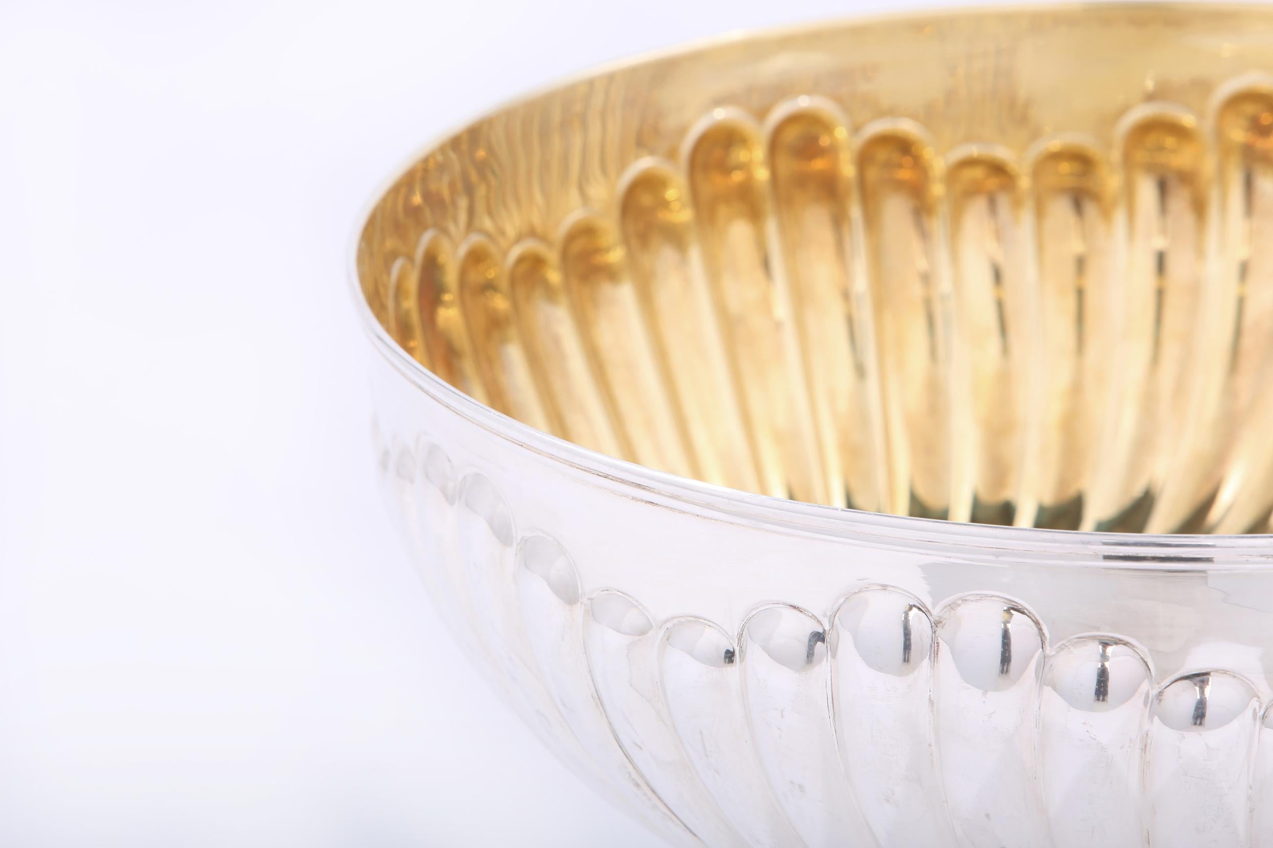 Large Sterling Silver Centerpiece Bowl / Gold Interior In Good Condition For Sale In Tarry Town, NY