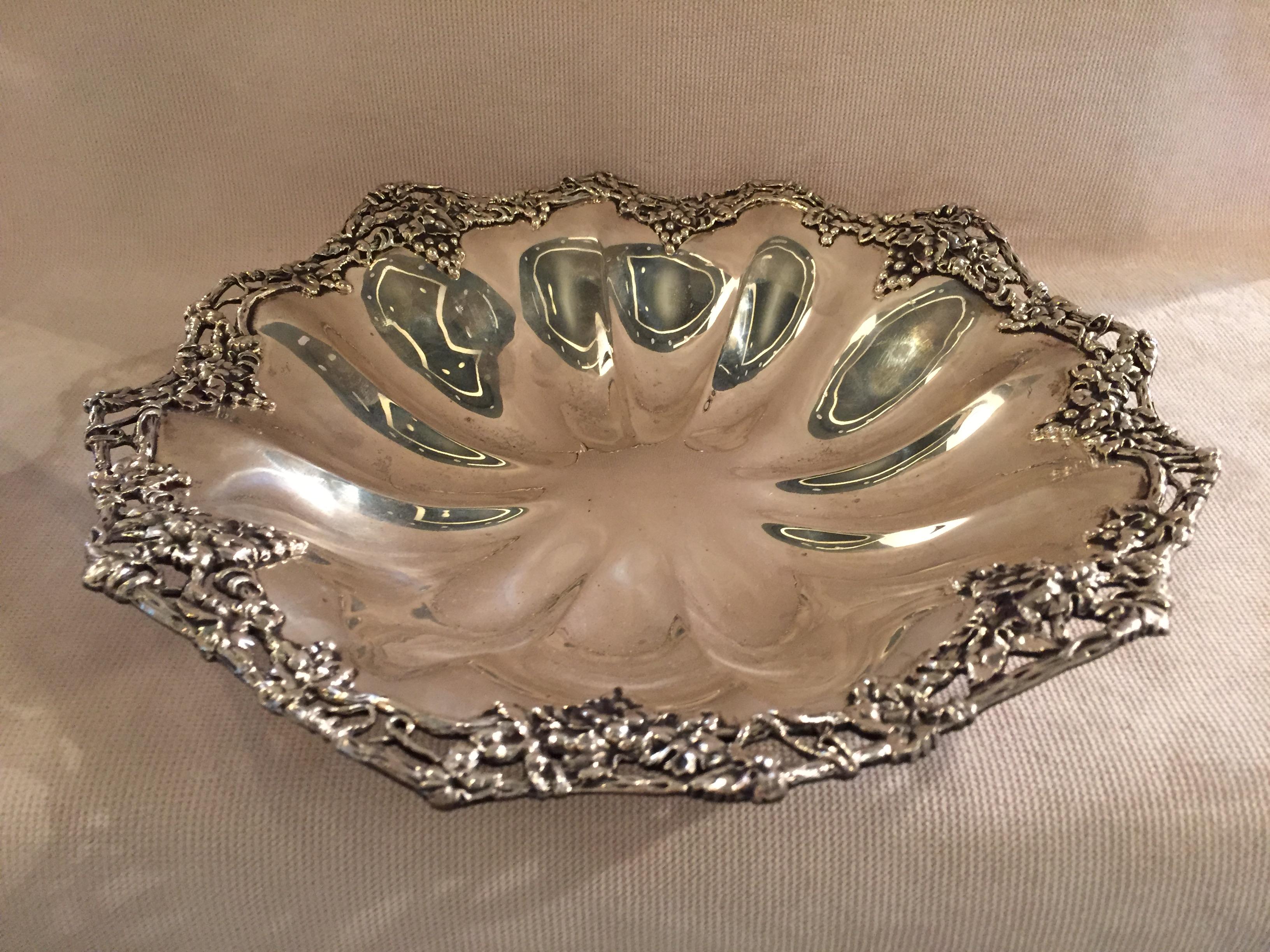 Large Sterling Silver Grape Bowl Vine Design Border “E Jaccard” In Excellent Condition For Sale In Westport, CT