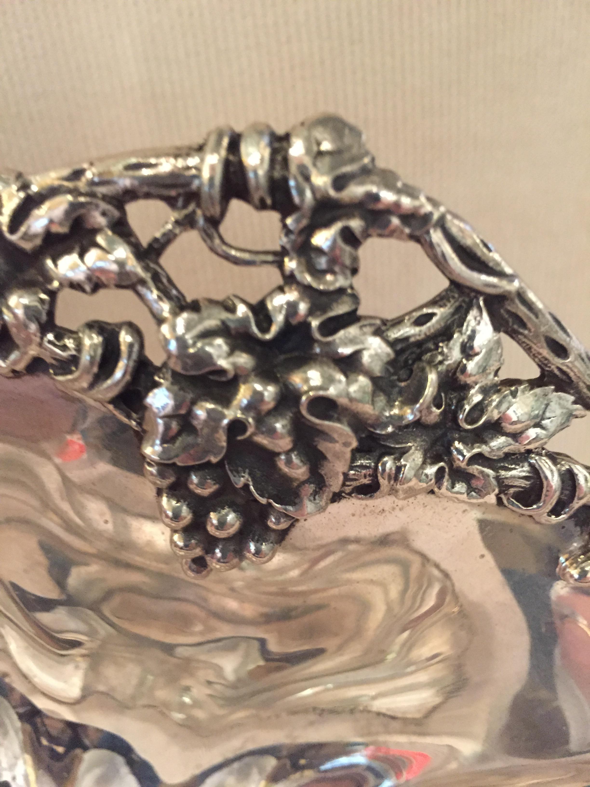 Cuenco grande de plata de ley con diseño de uvas y viñas Borde 