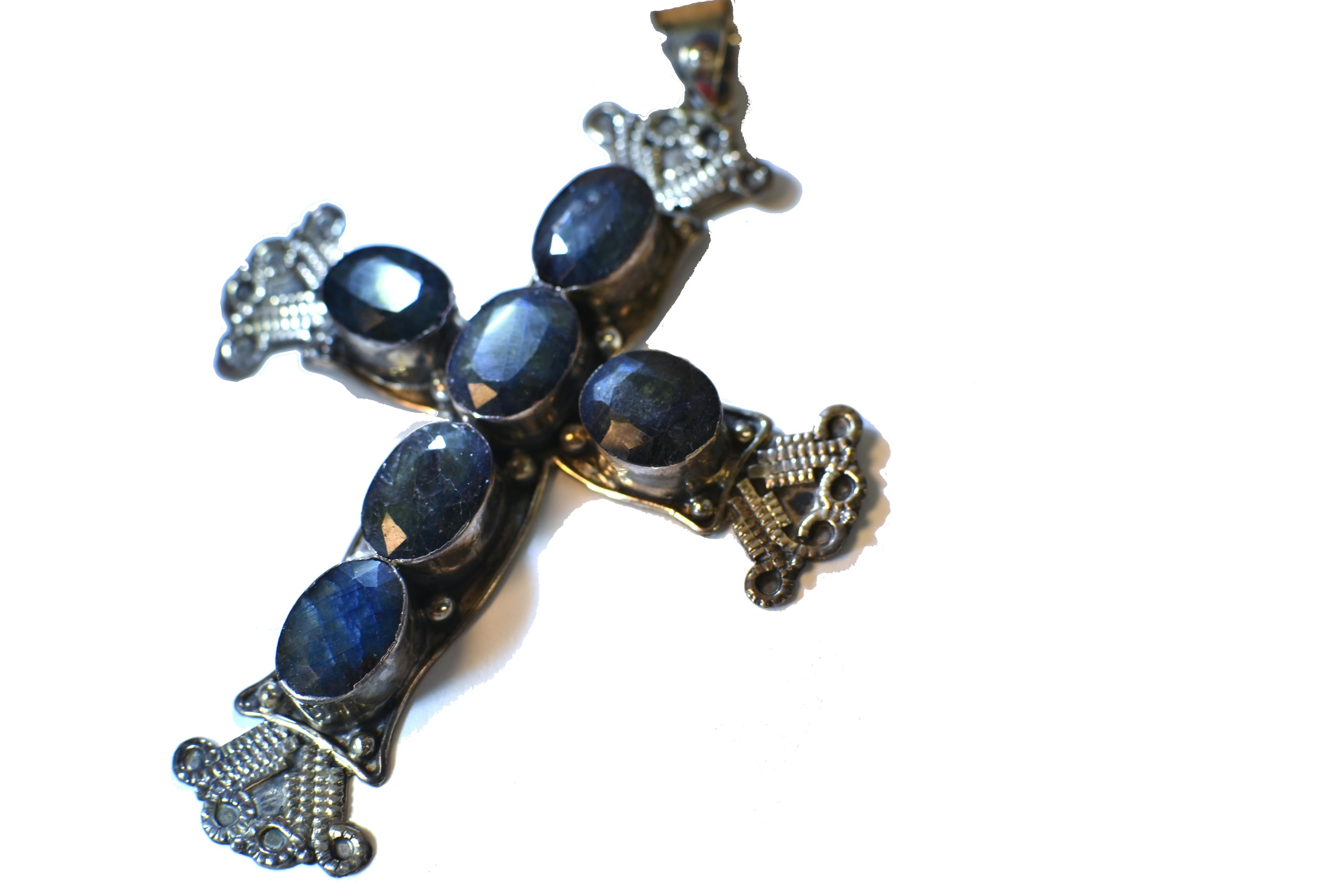 Colgante grande en forma de cruz de zafiro natural de plata de ley 40 quilates Italiano en venta