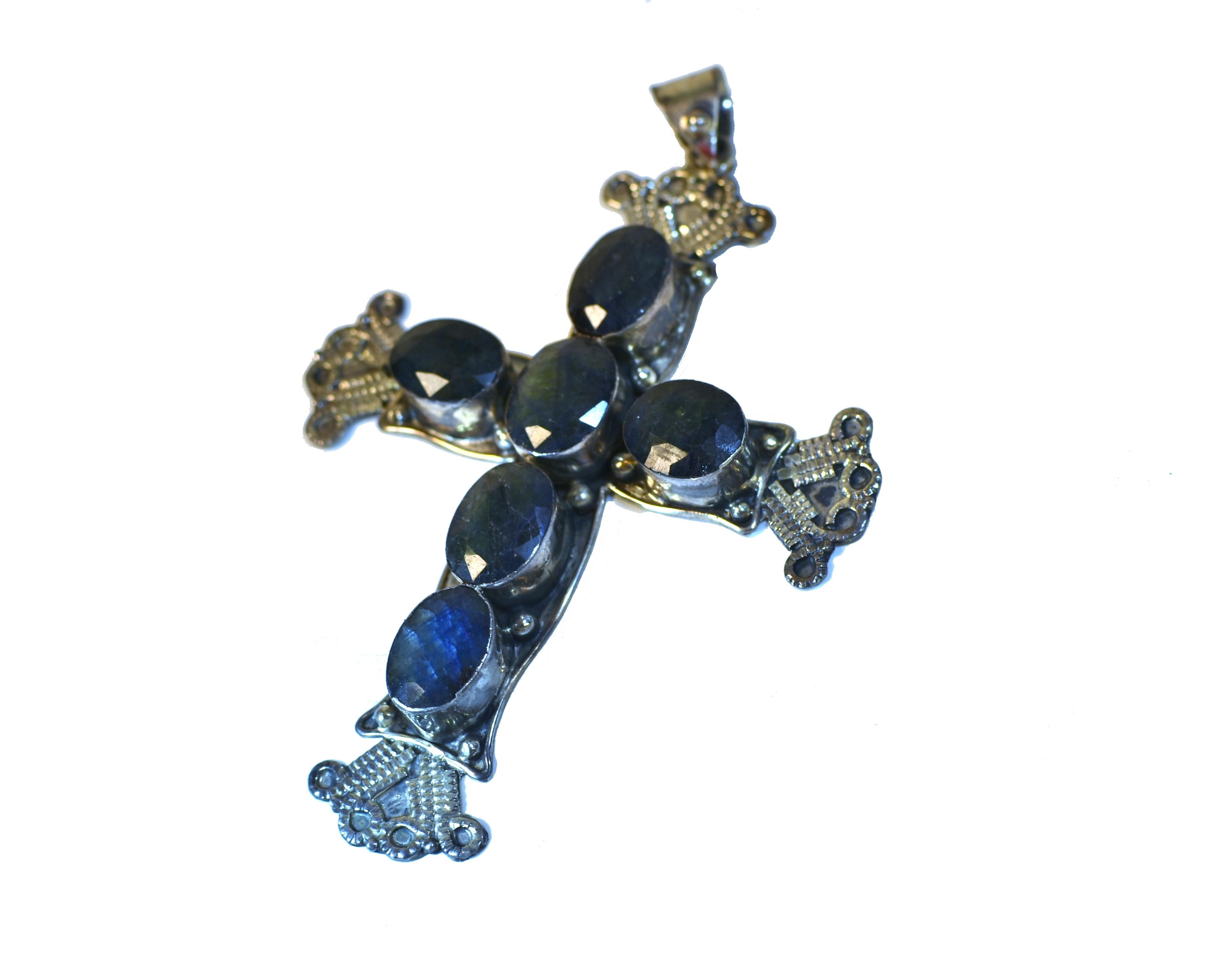 Colgante grande en forma de cruz de zafiro natural de plata de ley 40 quilates Hecho a mano en venta