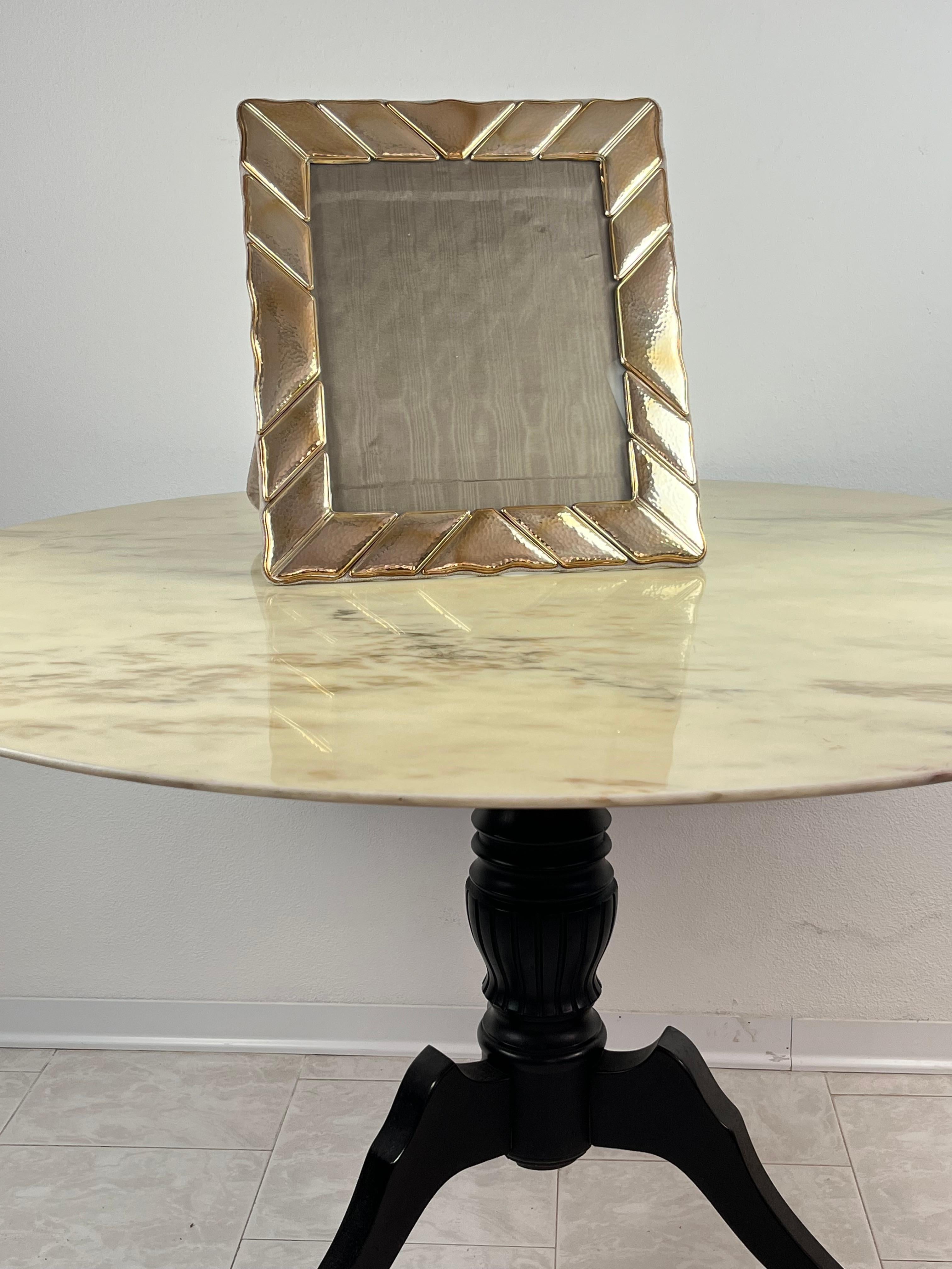 Large sterling silver photo frame, Italy, 1980s
Found in a noble apartment. 43cm tall!
The silver is fixed on a velvet covered structure.
Small signs of the time.