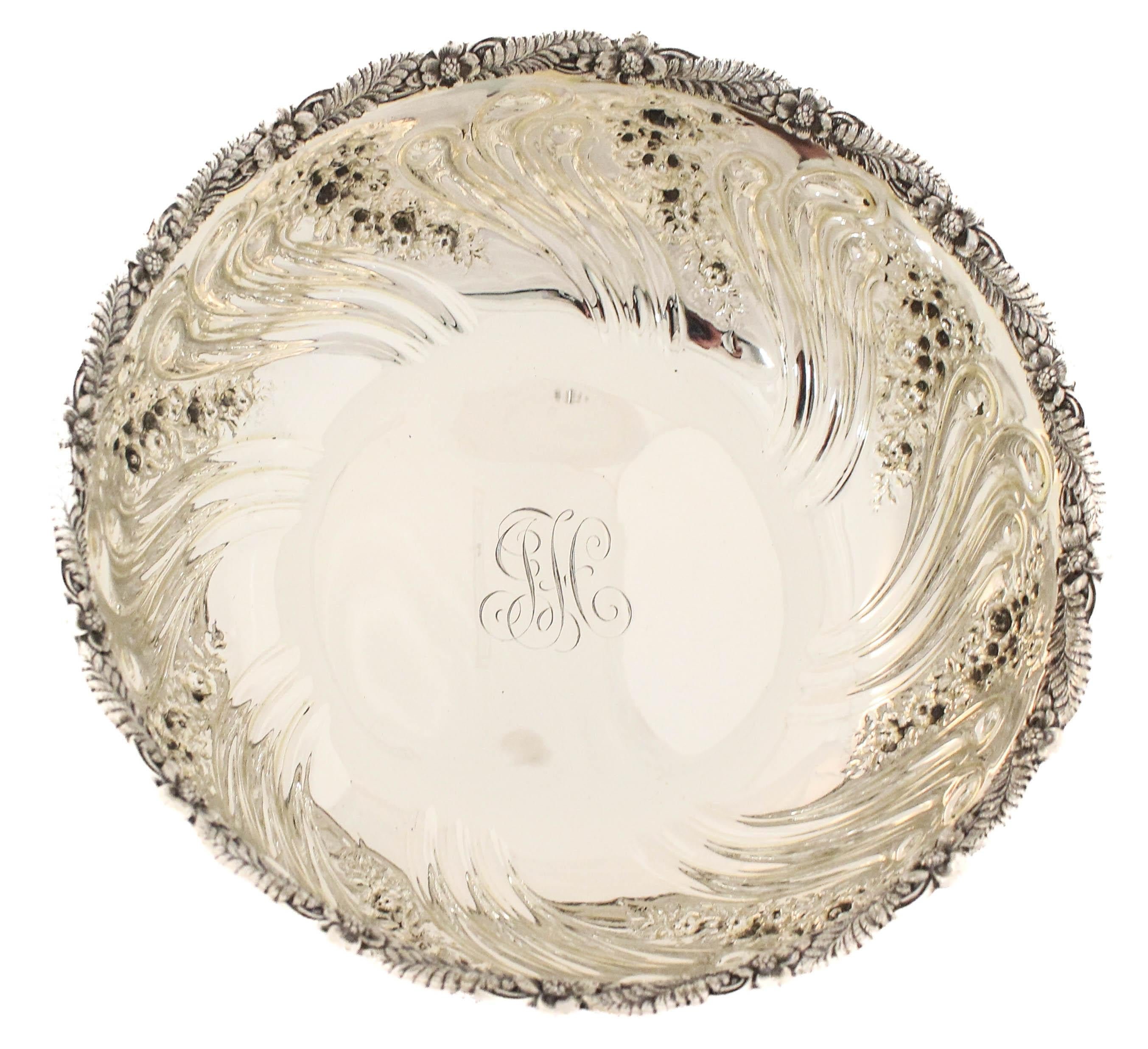 Gran cuenco Tiffany de plata de ley en Excelente estado para la venta en Brooklyn, NY