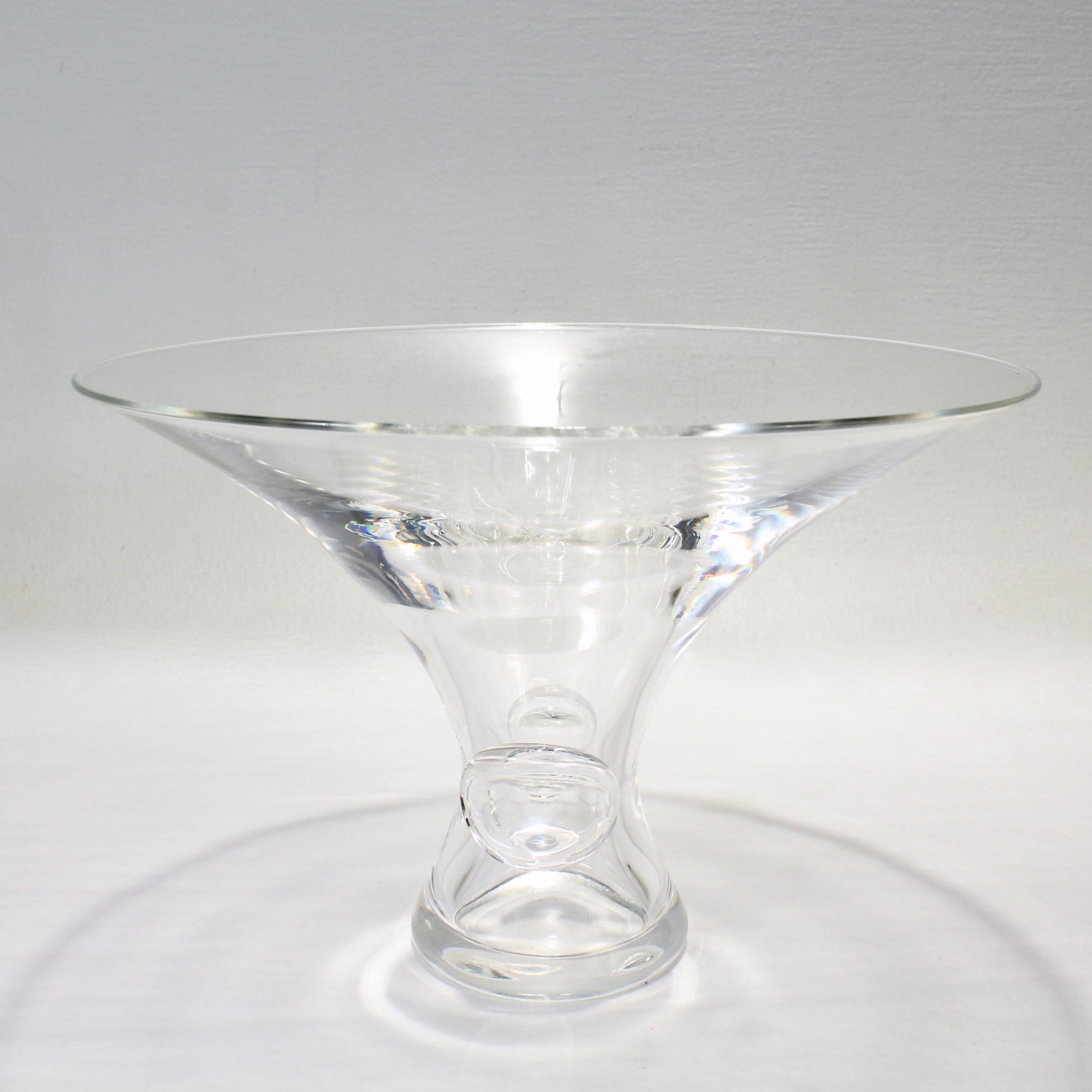 Américain Grand vase en verre d'art Steuben en forme de trompette modèle n° 7985 en vente
