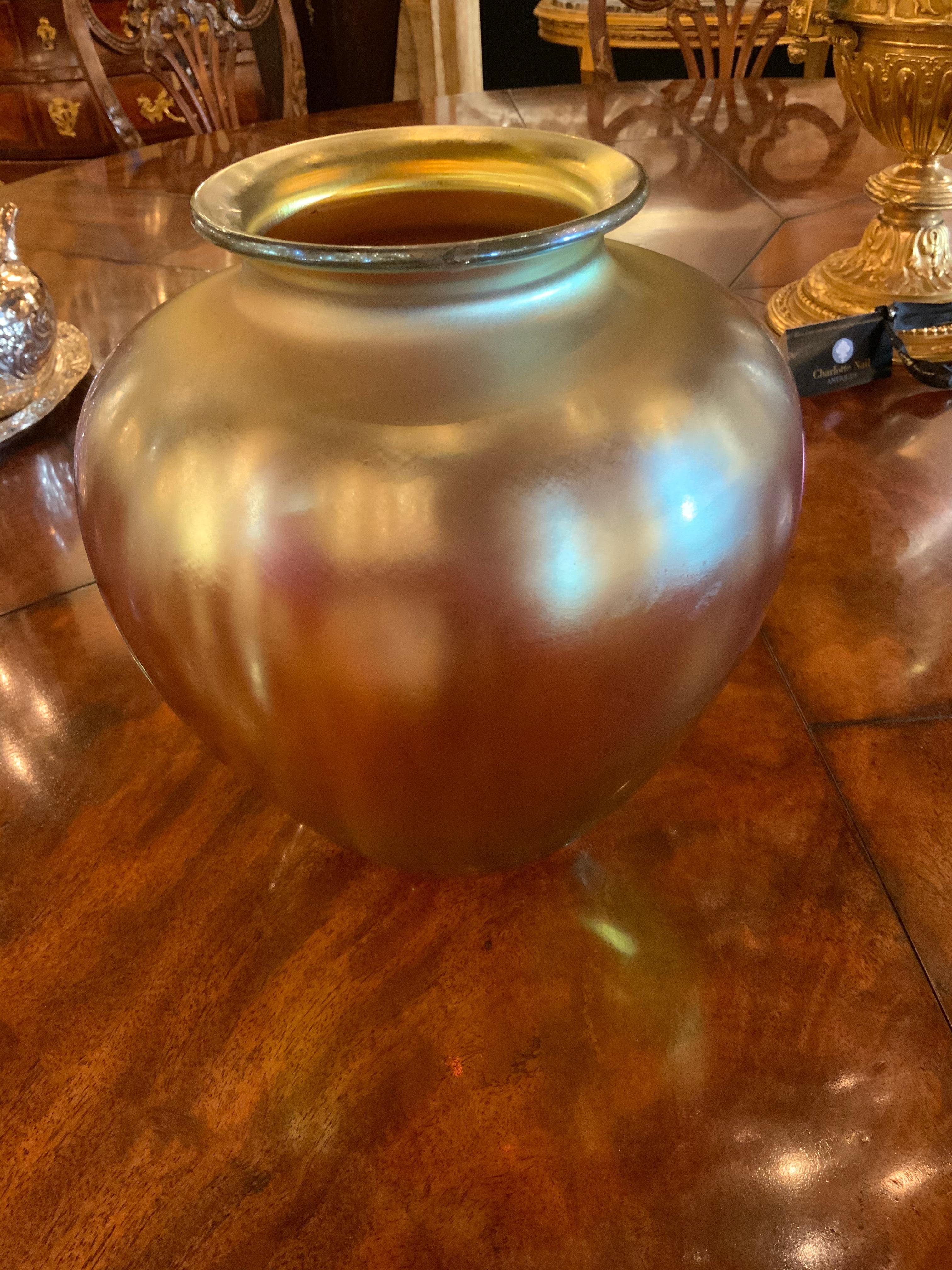 Large Steuben Art Glass Vase Signed F. Carder, Gold Aurene In Good Condition In Houston, TX