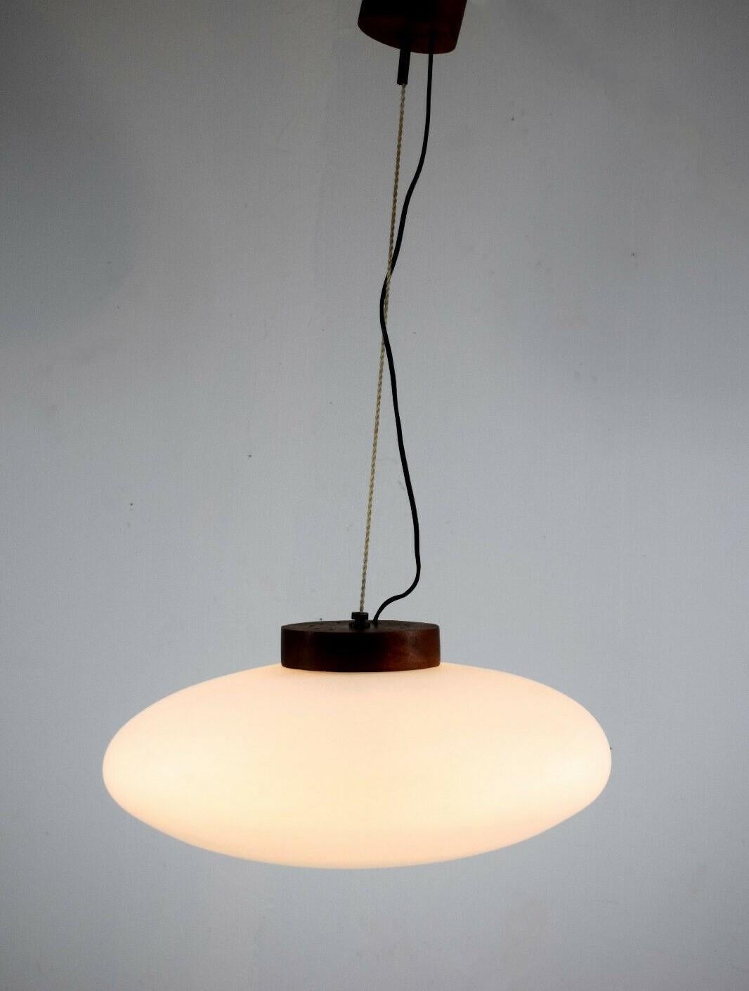 Mid-Century Modern Large Stilnovo Pendant Brushed Satin Glass Diffuser and Wood, Italy, 1950s For Sale
