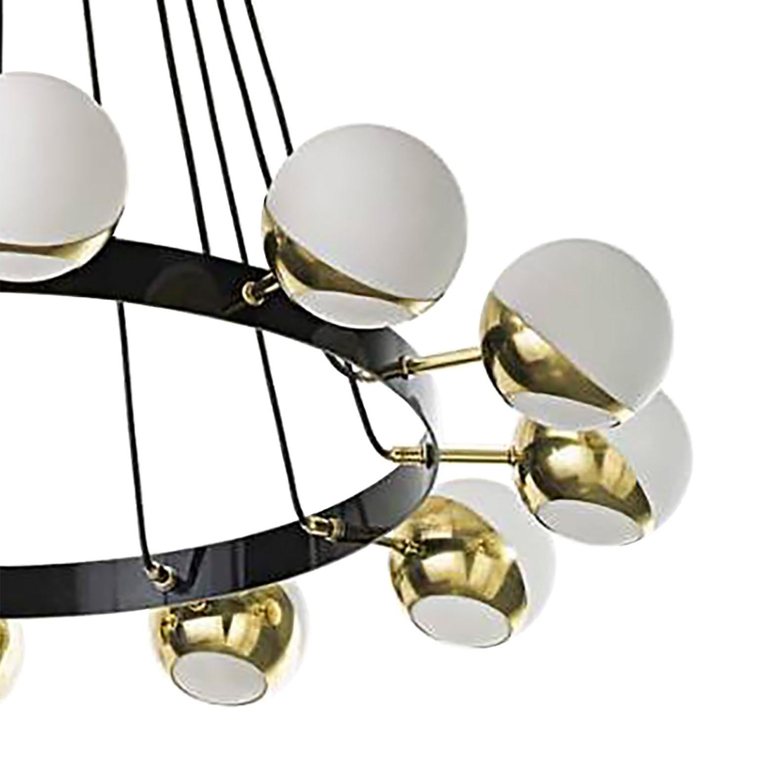 Gran Araña Italiana Estilo Stilnovo 12 Luces, de Latón y Cristal Moderno de mediados de siglo en venta