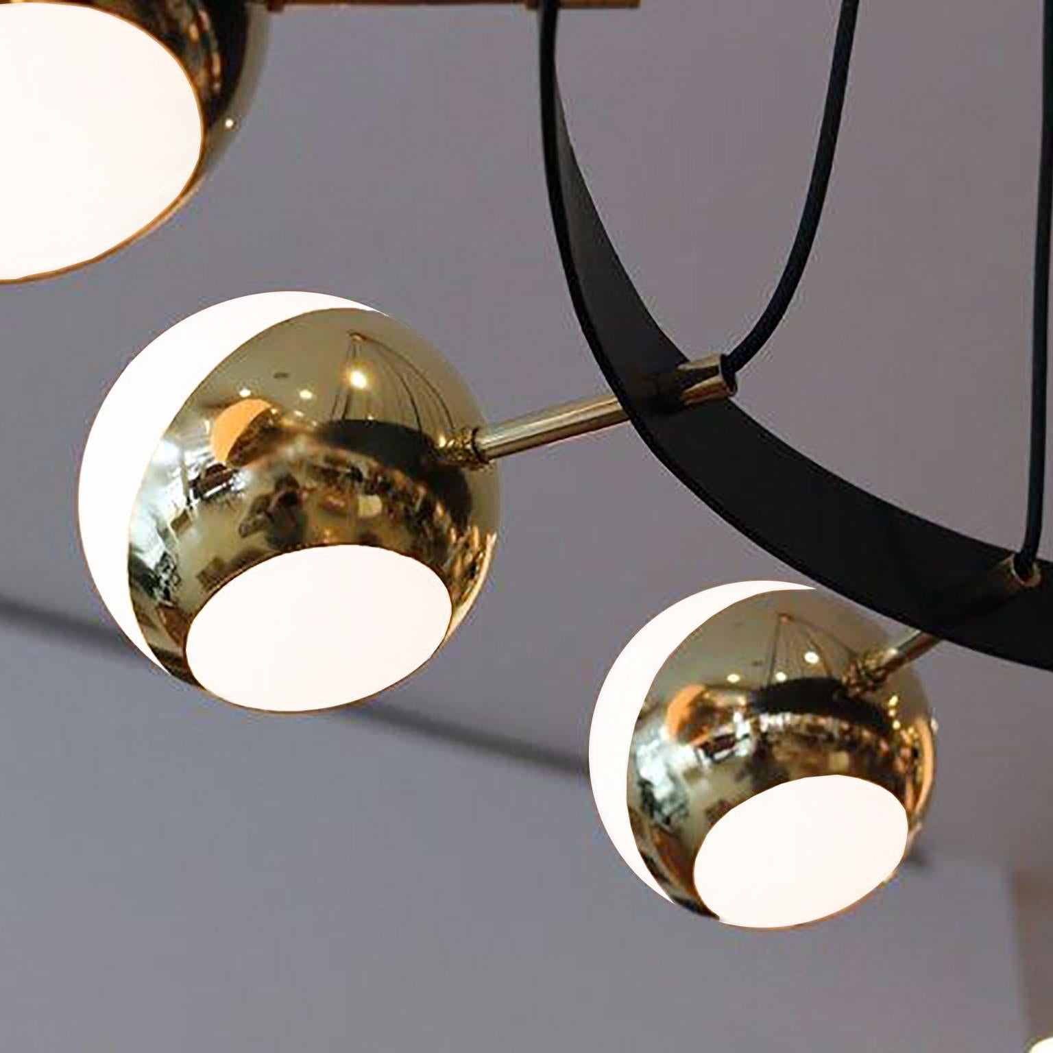 Large Stilnovo Style Italian Chandelier 12 Lights, Made of Brass and Glass In New Condition For Sale In Bochum, NRW