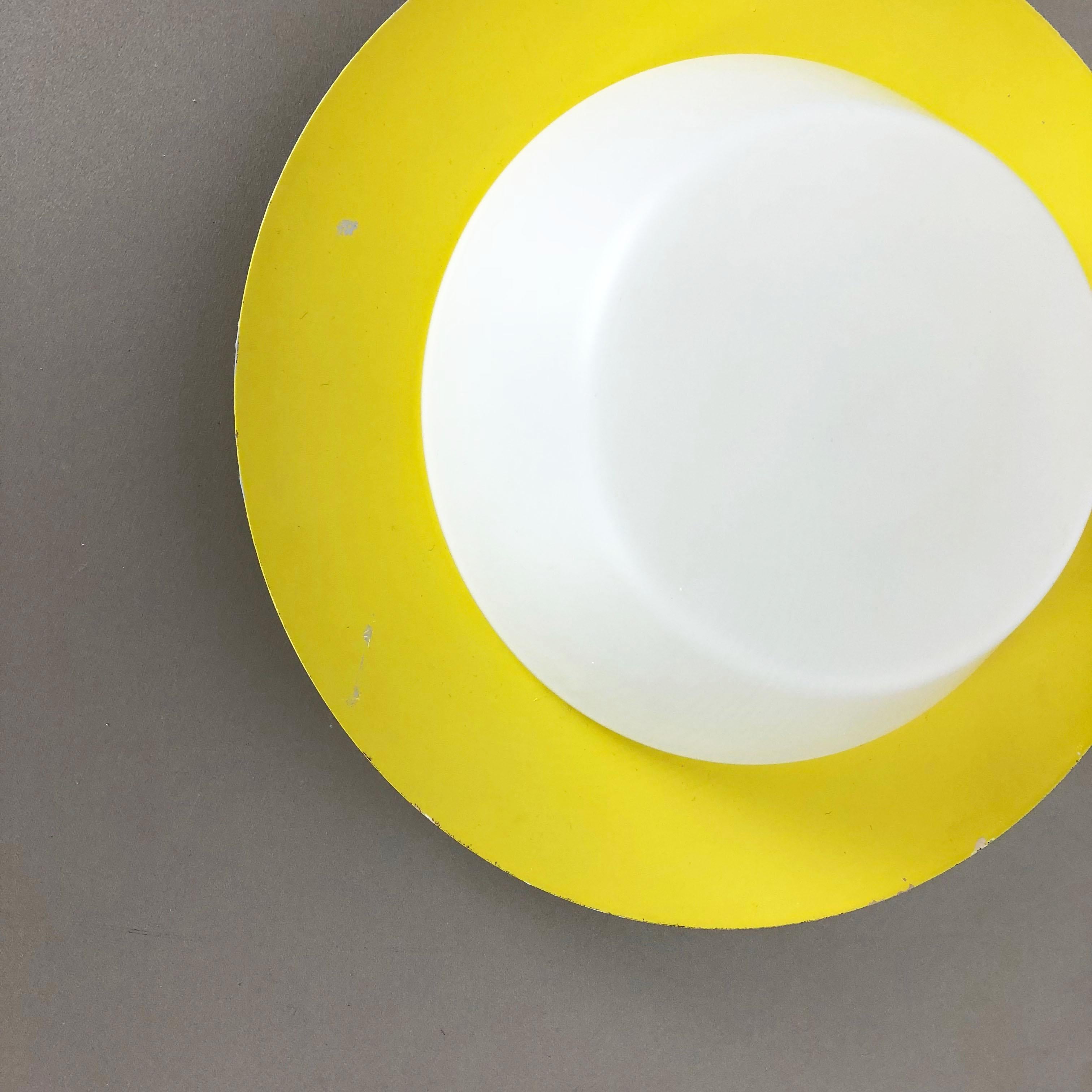 Large Stilnovo Style Metal Opaline Glass Wall Light, Yellow, Italy, 1960s In Good Condition For Sale In Kirchlengern, DE