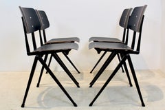 Gran stock de sillas de comedor industriales apilables Galvanitas S17