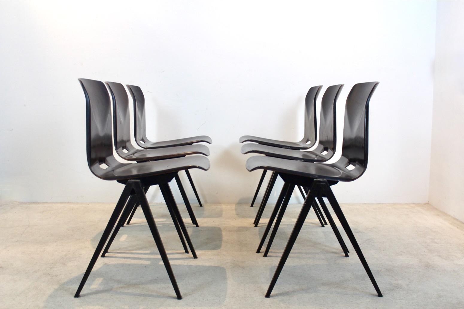 Néerlandais Grand stock de chaises de table empilables Pagholz Galvanitas S22 industrielles en wengé en vente