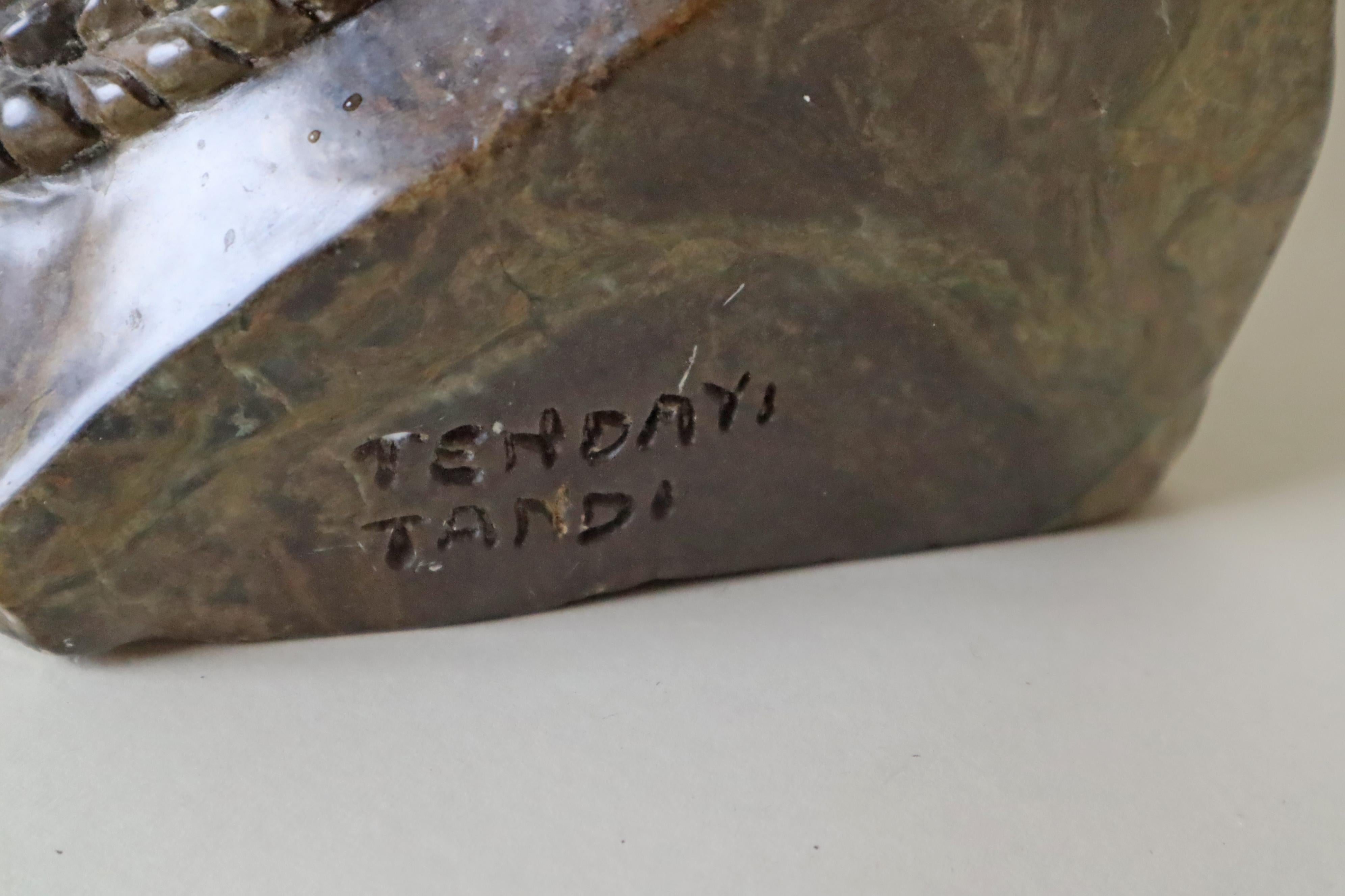 Pietra Grande busto in pietra di un capo africano Shona proveniente da Verdit Tendayi Tandi in vendita