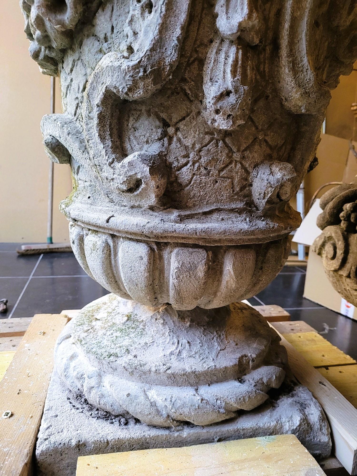 Grand vase de jardin en pierre, début du 20e siècle en vente 7