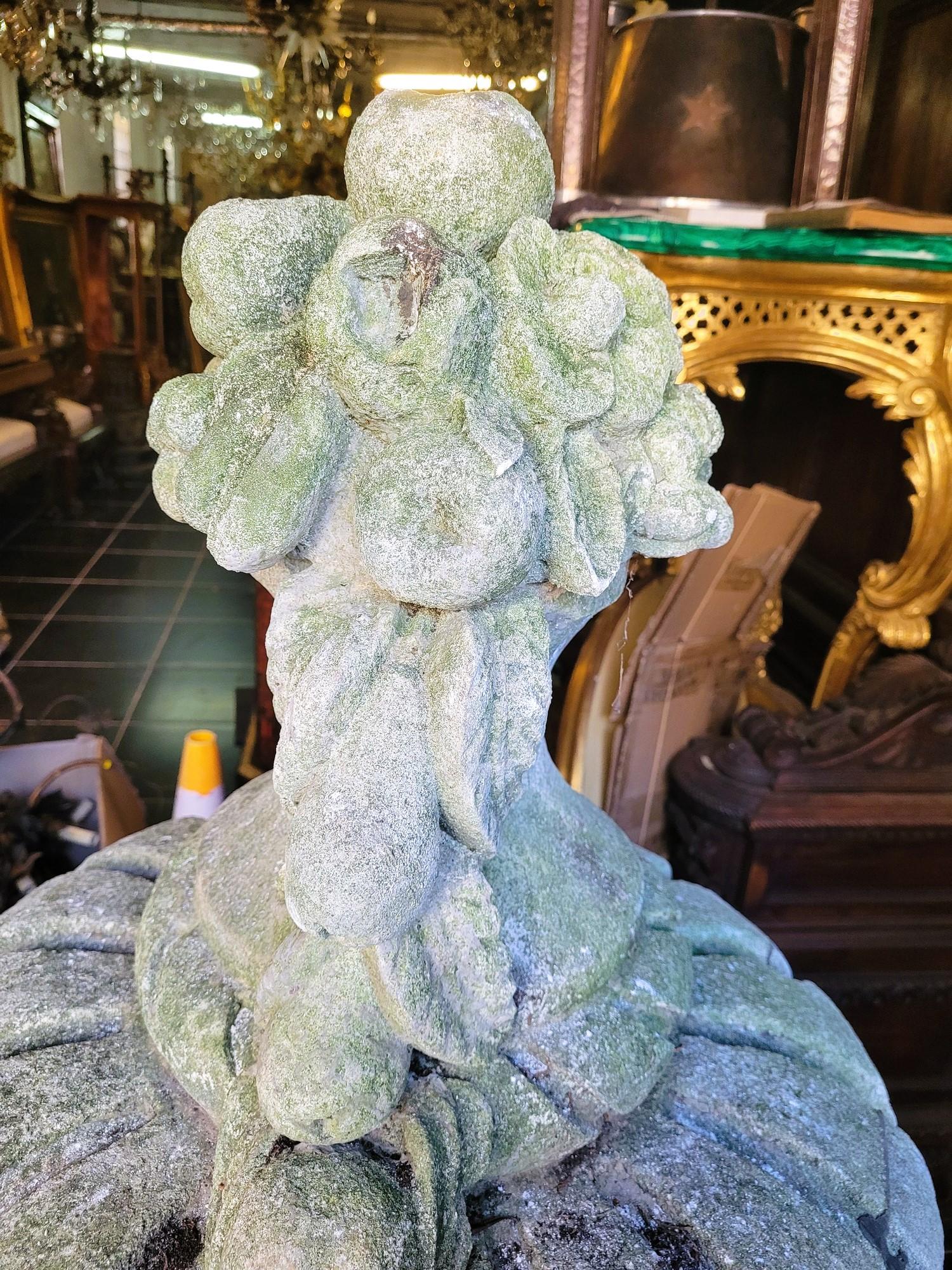 Grand vase de jardin en pierre, début du 20e siècle en vente 8
