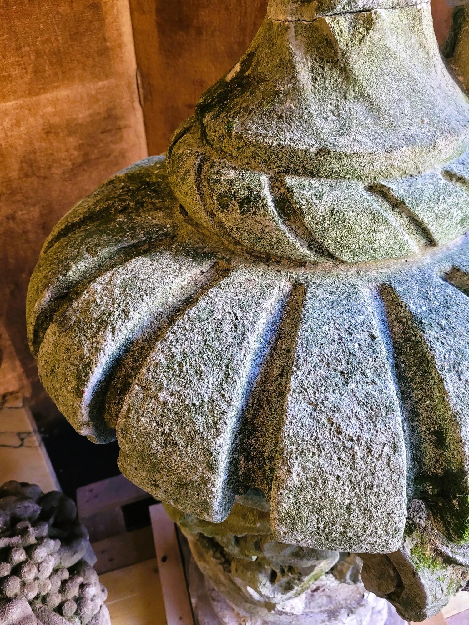 Grand vase de jardin en pierre, début du 20e siècle en vente 1