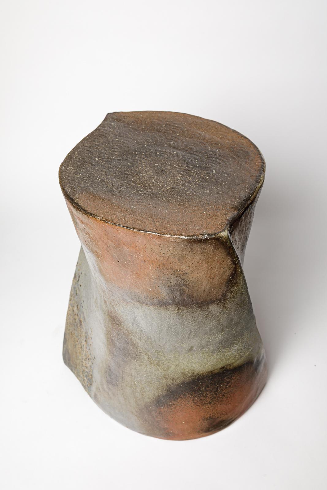 Francese Grande sgabello o tavolino in ceramica marrone e grigio di I. A. B. fatto a mano in vendita