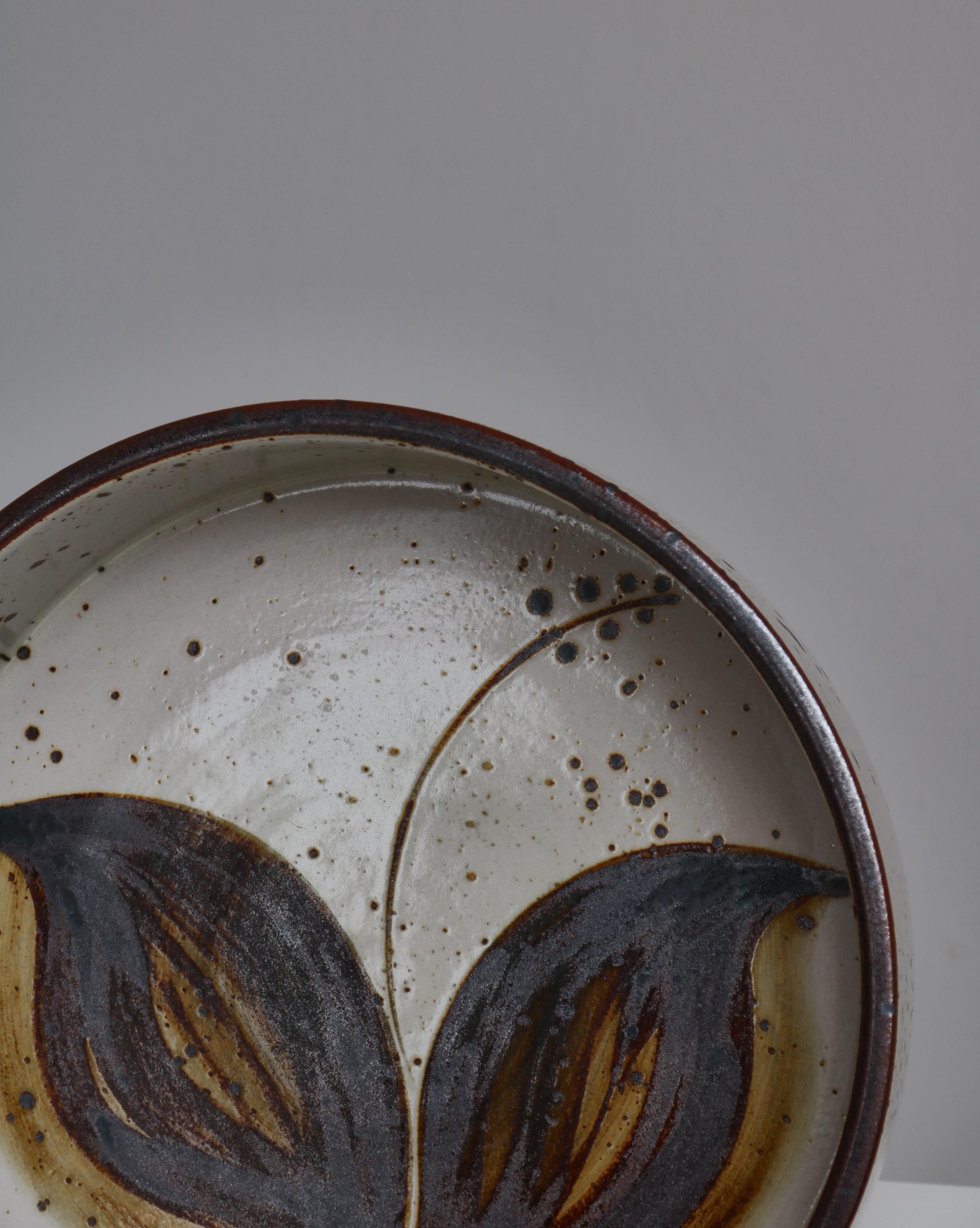 Large Stoneware Decorative Bowl Floral Motif by Søholm Pottery, Denmark, 1970s In Good Condition For Sale In Odense, DK