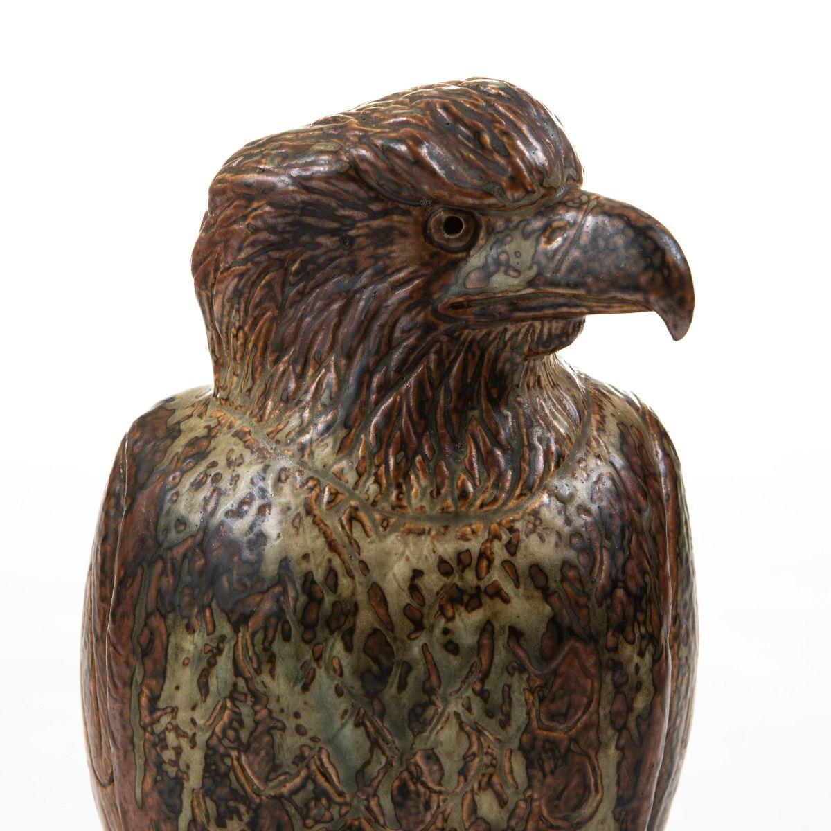Moderno Grande scultura di aquila in gres di Karl Larsen per Royal Copenhagen, 1947 in vendita