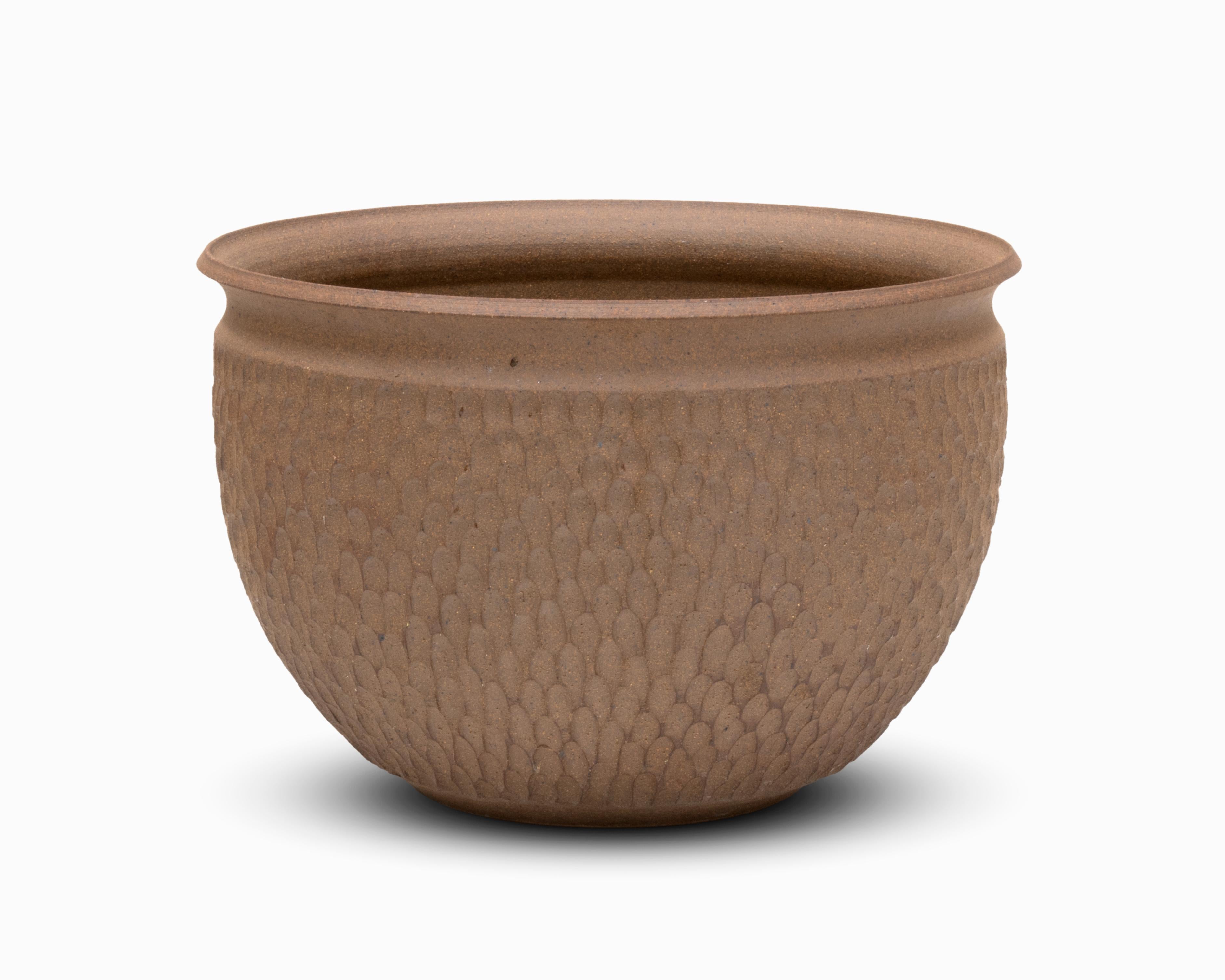 Here is a fantastic Earthgender stoneware planter by David Cressey & Robert Maxwell.  This example is in impeccable condition, looking as if it has hardly been used.  It is denoted model 