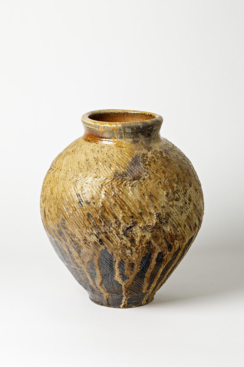 Elegant and important ceramic stoneware vase by Steen Kepp.

Realised in a noborigama kiln in the Japanese style.

Excellent condition.

Signed under the base.

Beautiful firing effect colors.

Dimensions: 38 x 30 x 30cm.