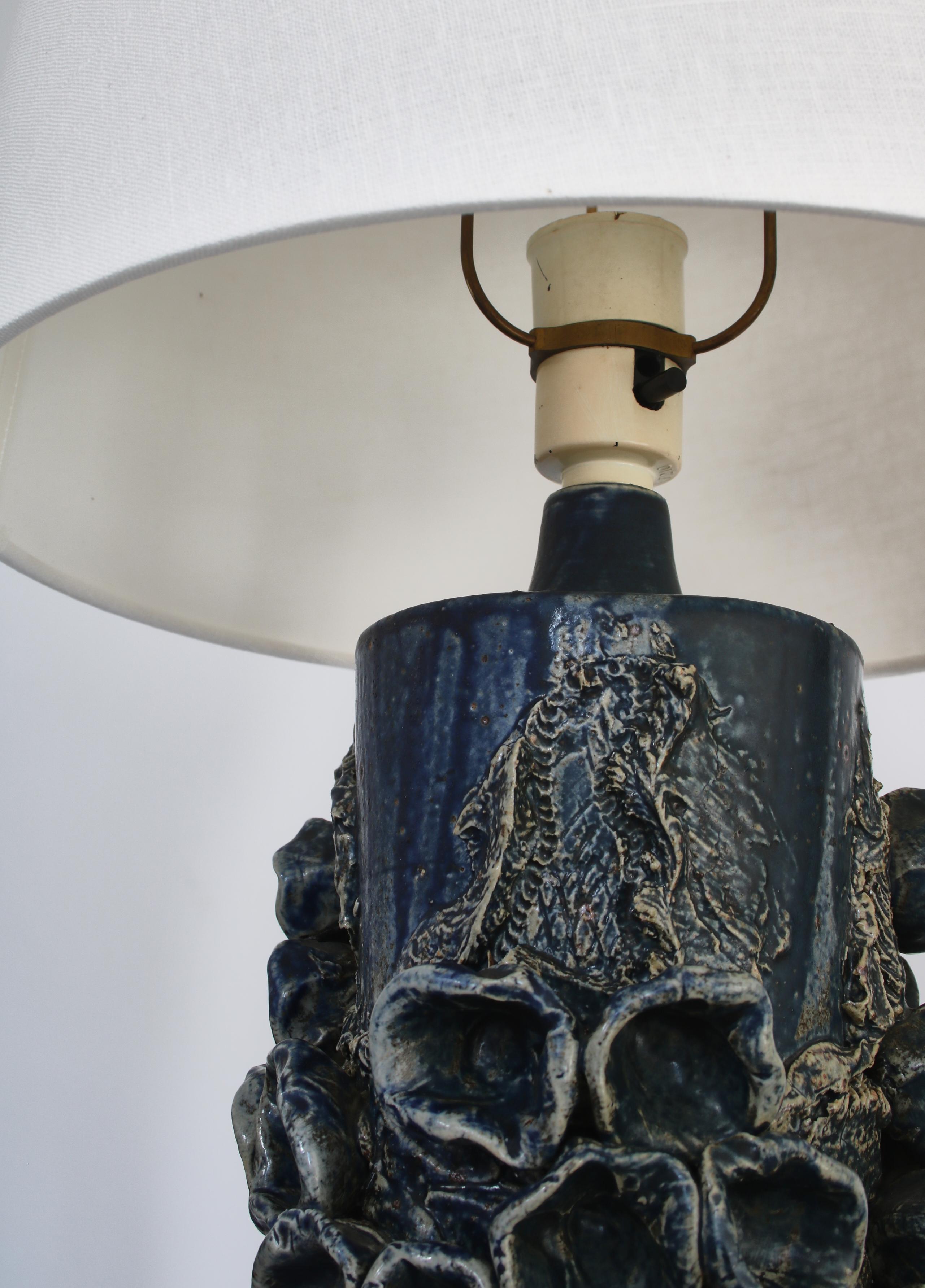 Große Tischlampe aus Steingut mit blauer Glasur von Bodil Marie Nielsen, Dänemark, 1960er Jahre im Zustand „Gut“ im Angebot in Odense, DK