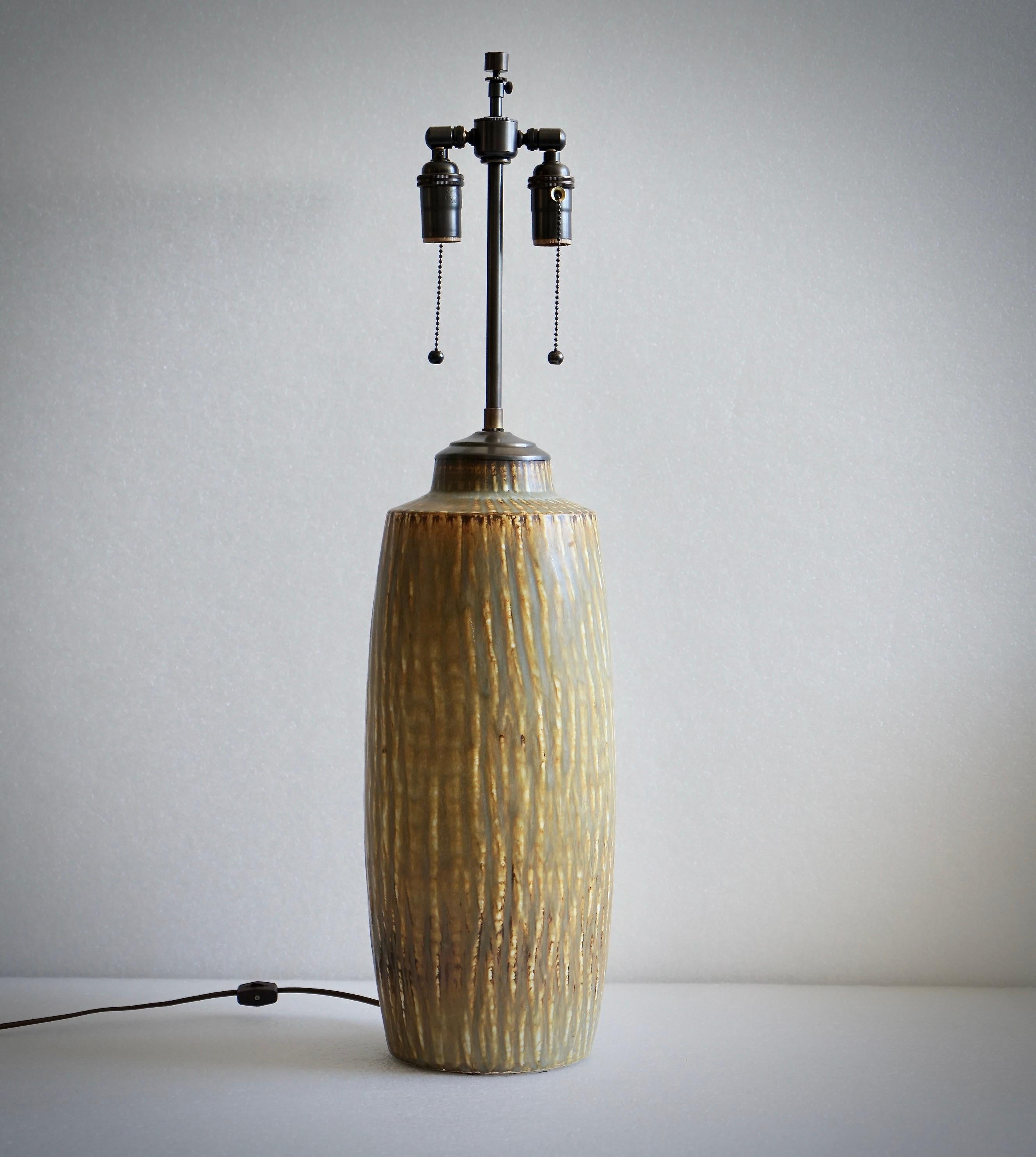 Scandinave moderne Grand grès  lampe de table  par Gunnar Nylund pour Rostrand en vente