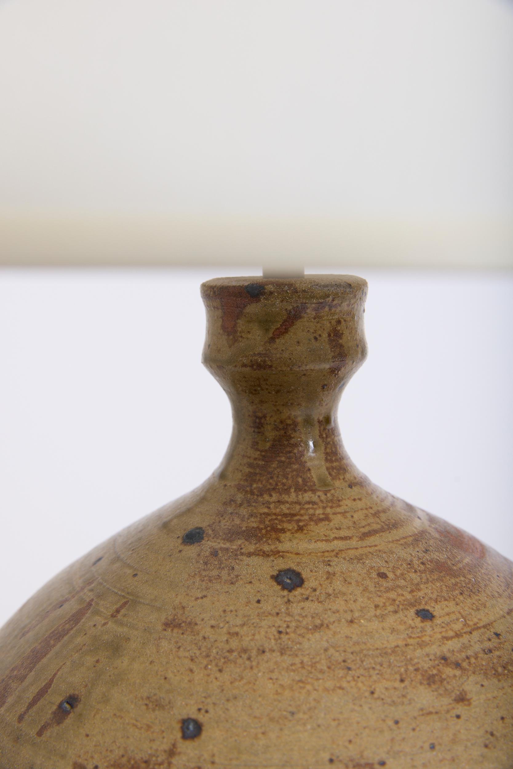 Grande lampe à poser en grès Bon état - En vente à London, GB