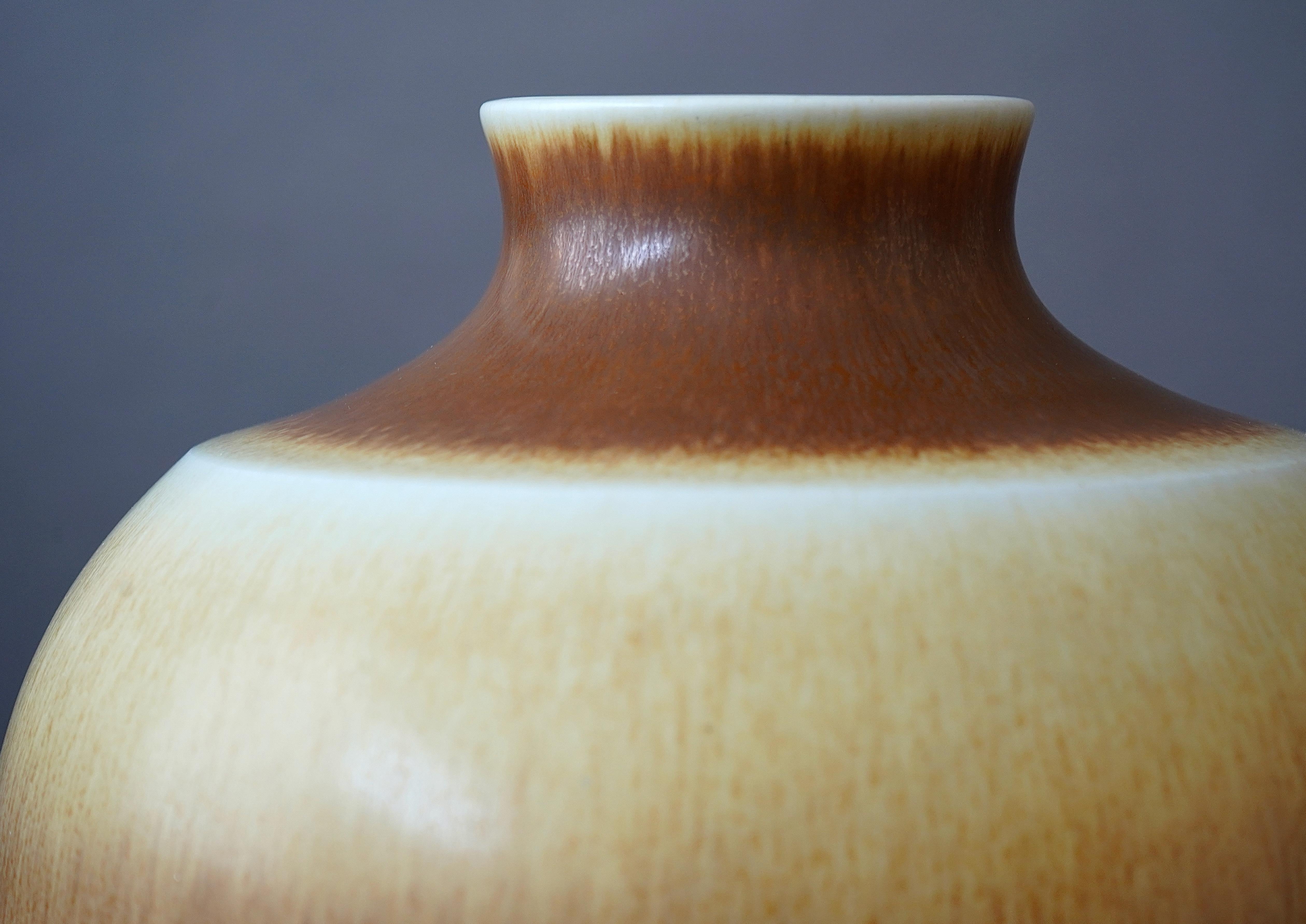 Svedese Grande vaso in gres di Berndt Friberg per Gustavsberg, Svezia, 1963 in vendita