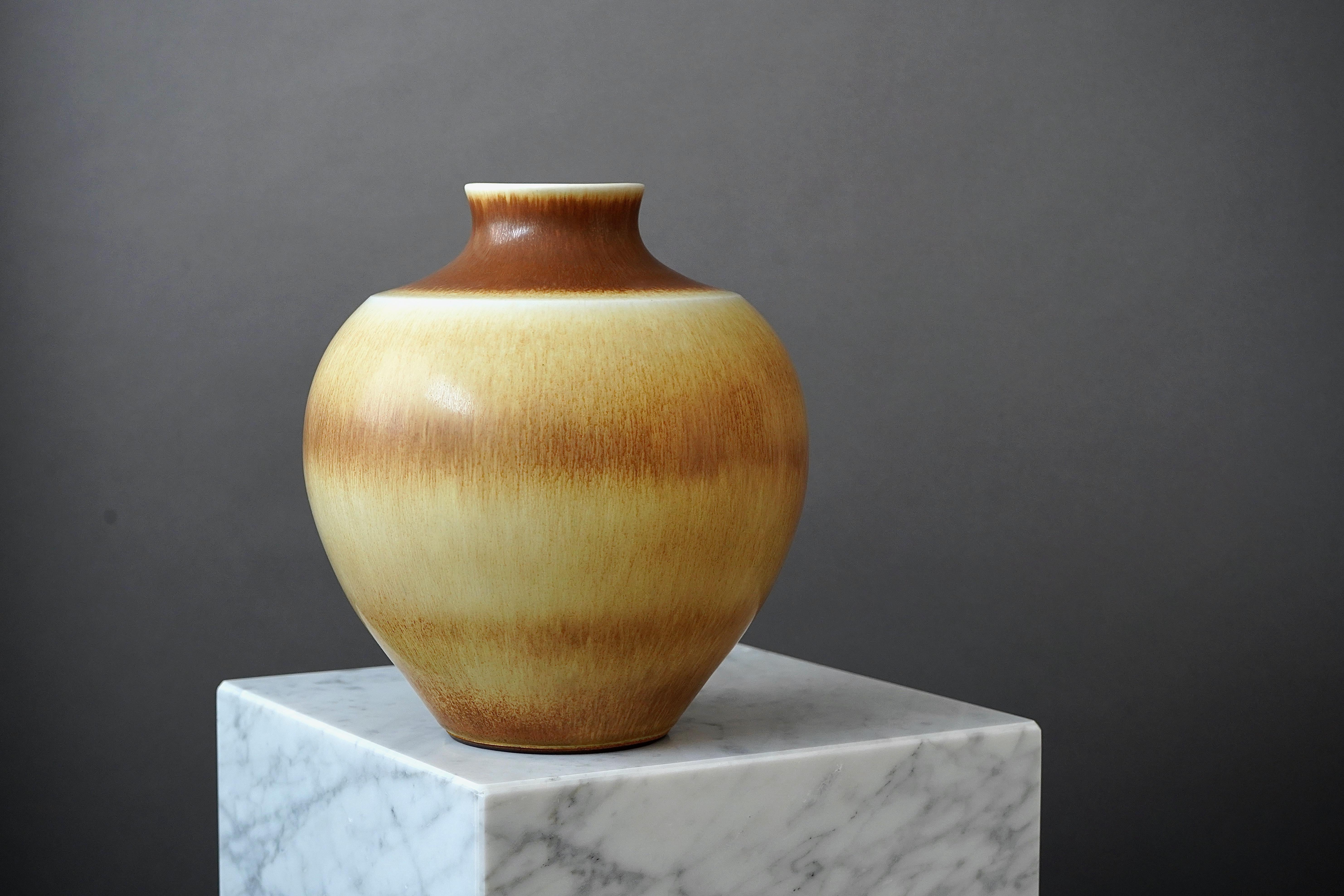 Grande vaso in gres di Berndt Friberg per Gustavsberg, Svezia, 1963 In condizioni buone in vendita a Malmö, SE
