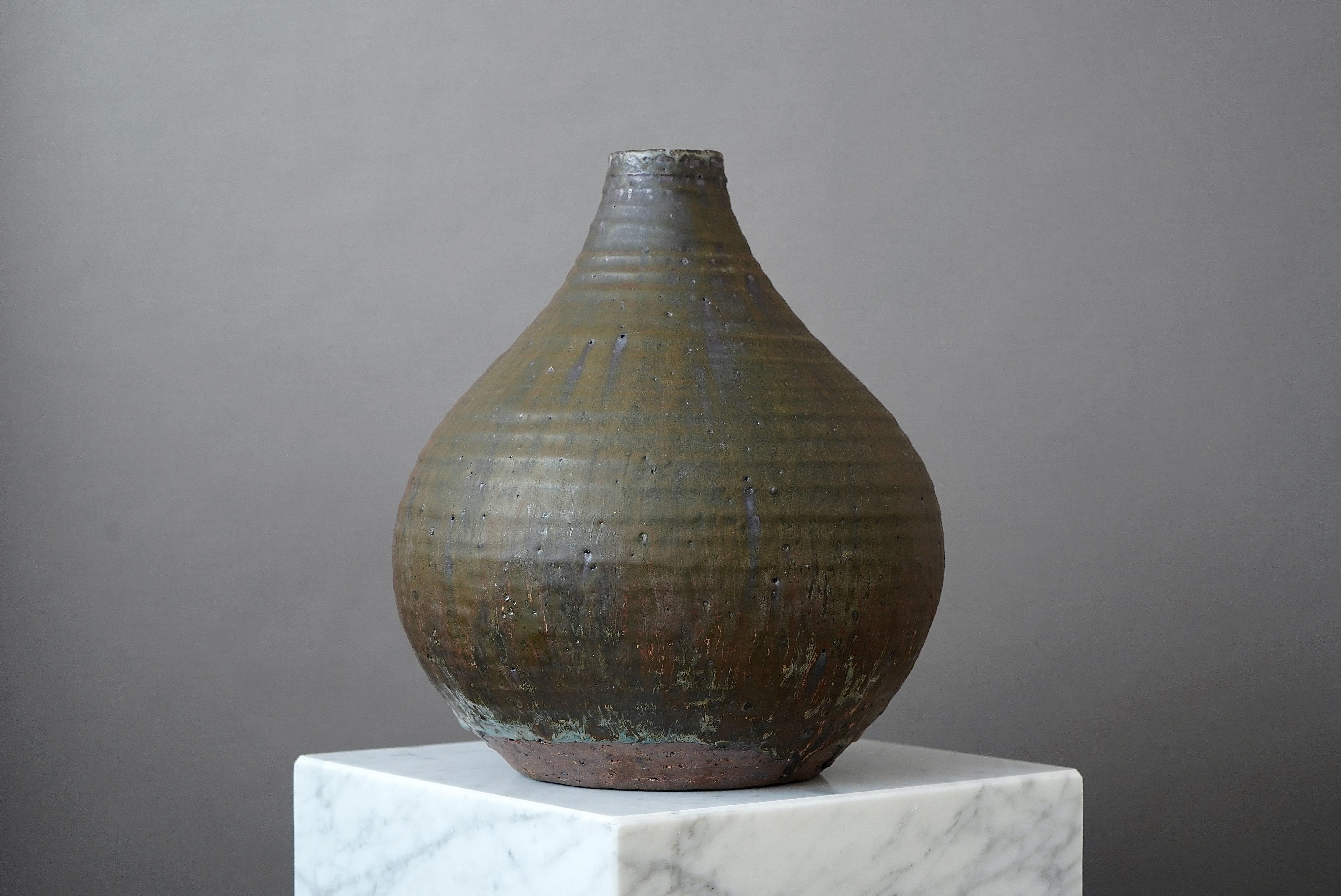Große Vase aus Steingut des schwedischen Keramikers Rolf Palm, 1964 (Gedrechselt) im Angebot