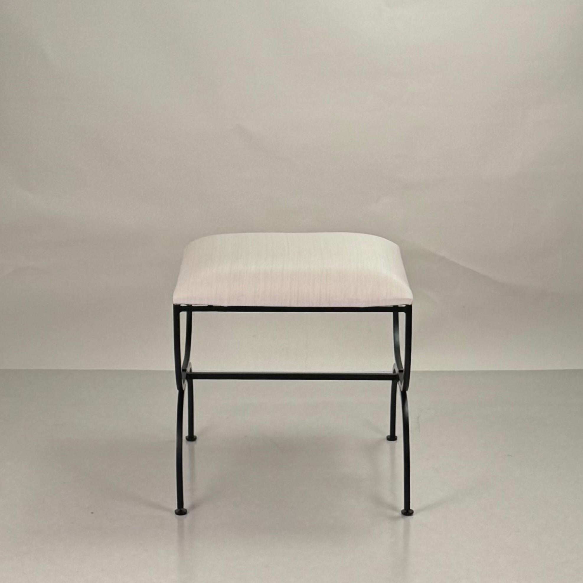 Art déco Grand tabouret en crin de cheval 'Strapontin' crème par Design Frères en vente