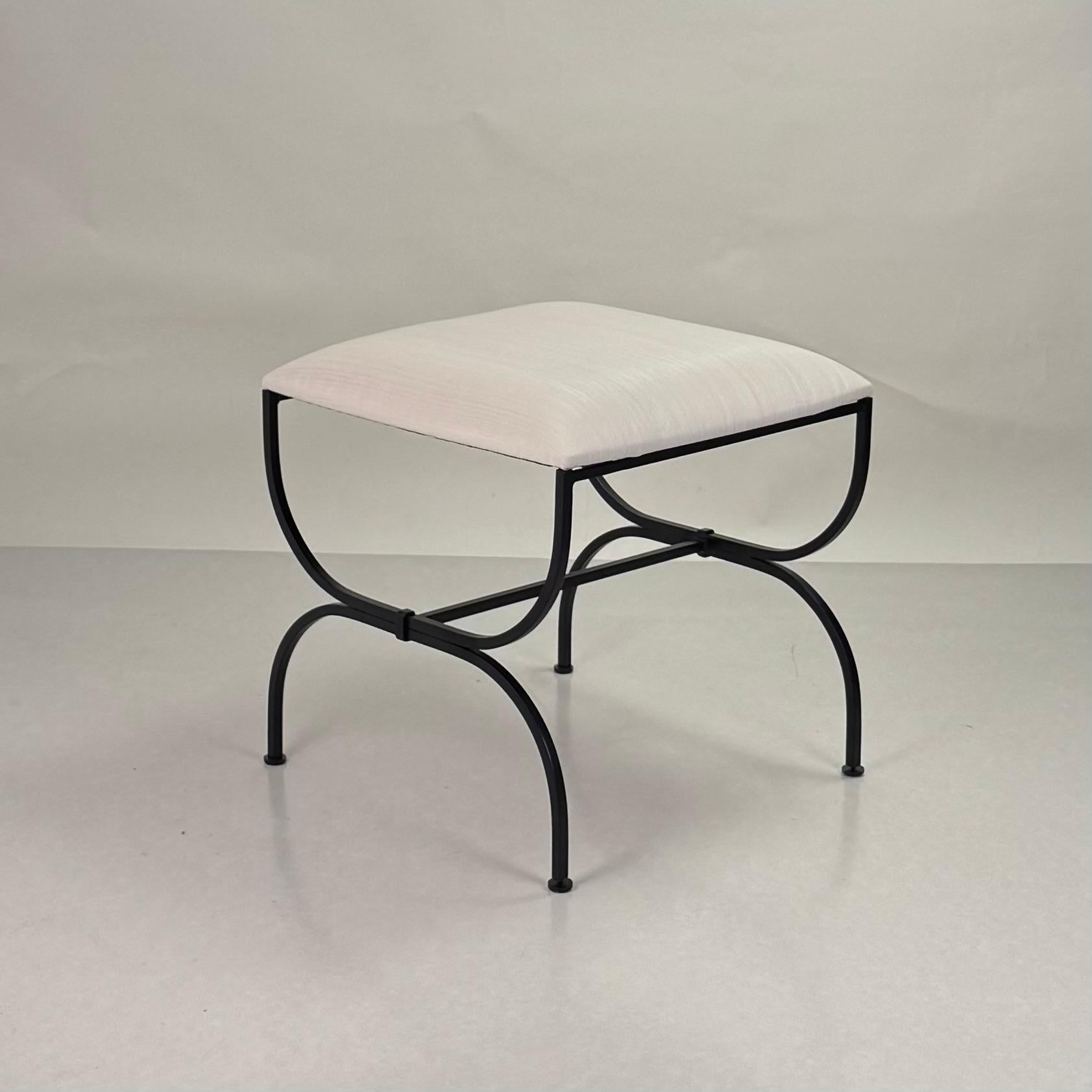 Français Grand tabouret en crin de cheval 'Strapontin' crème par Design Frères en vente