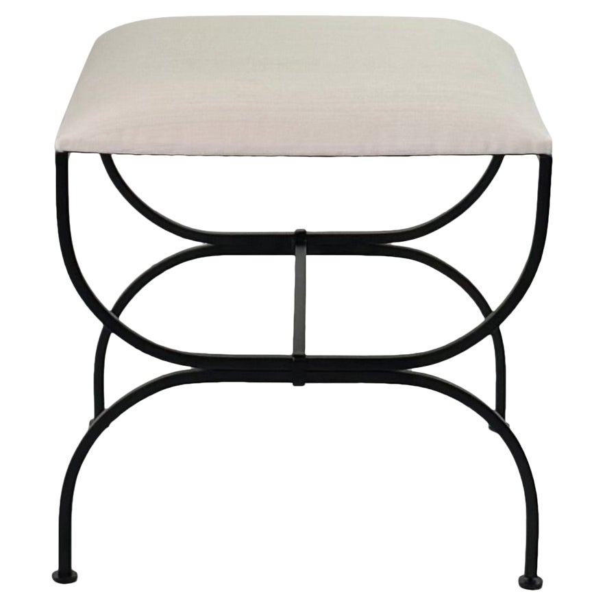 Grand tabouret en crin de cheval 'Strapontin' crème par Design Frères