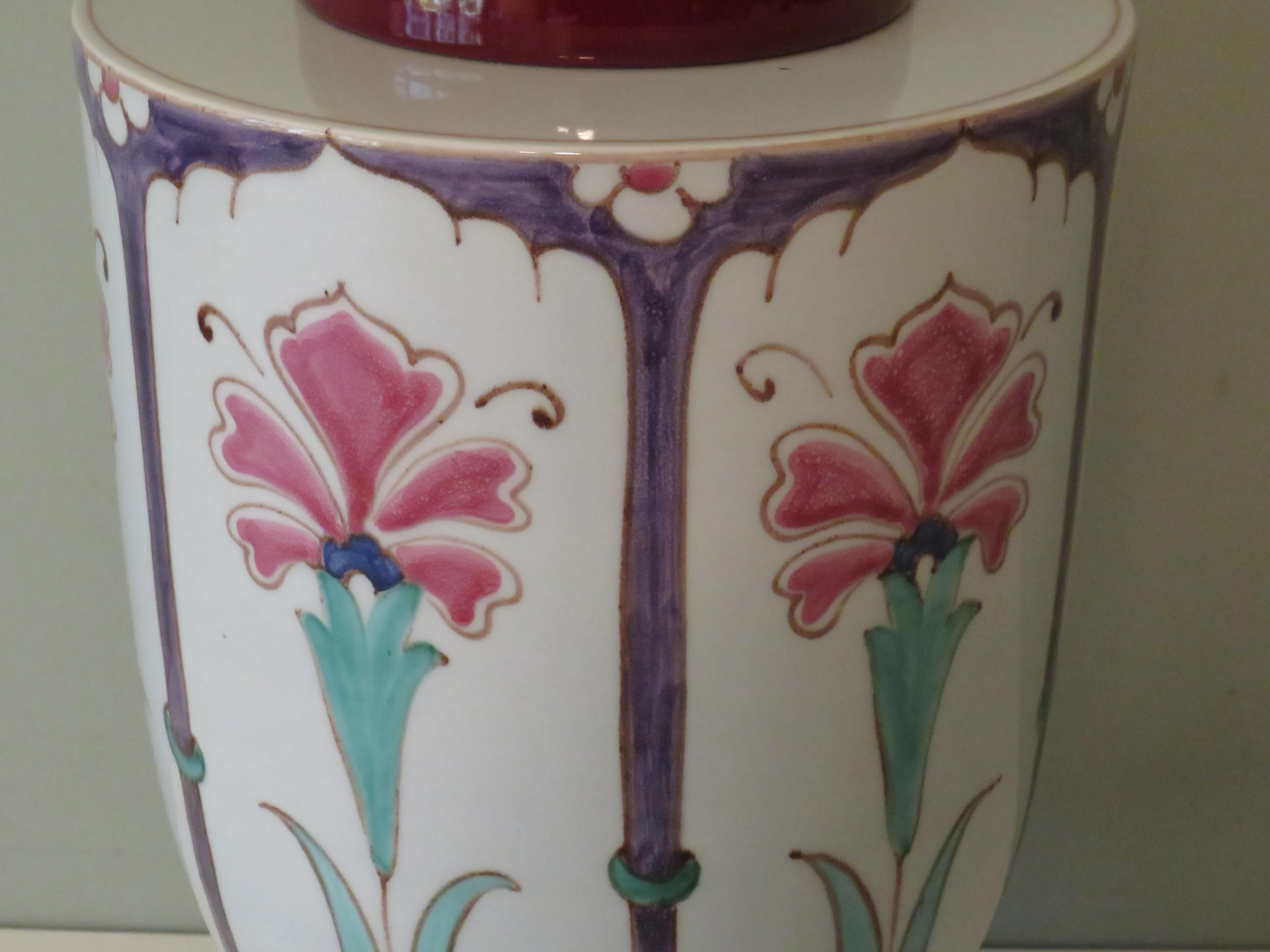 Peint à la main Grande base de lampe en céramique avec motif floral d'inspiration Art Nouveau, 1960 en vente