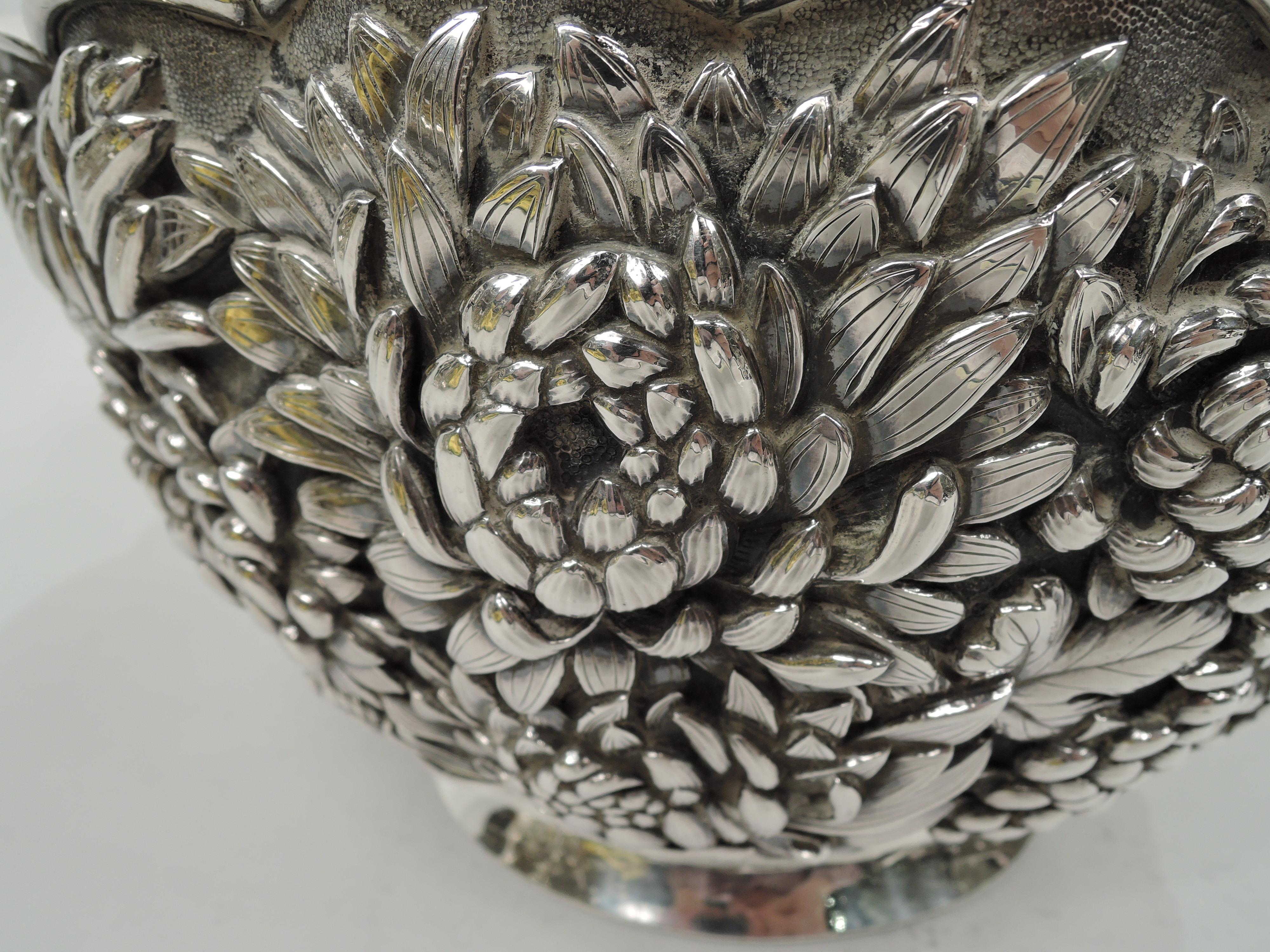 Large & Striking Japanese Meiji Silver Chrysanthemum Centerpiece Bowl 3