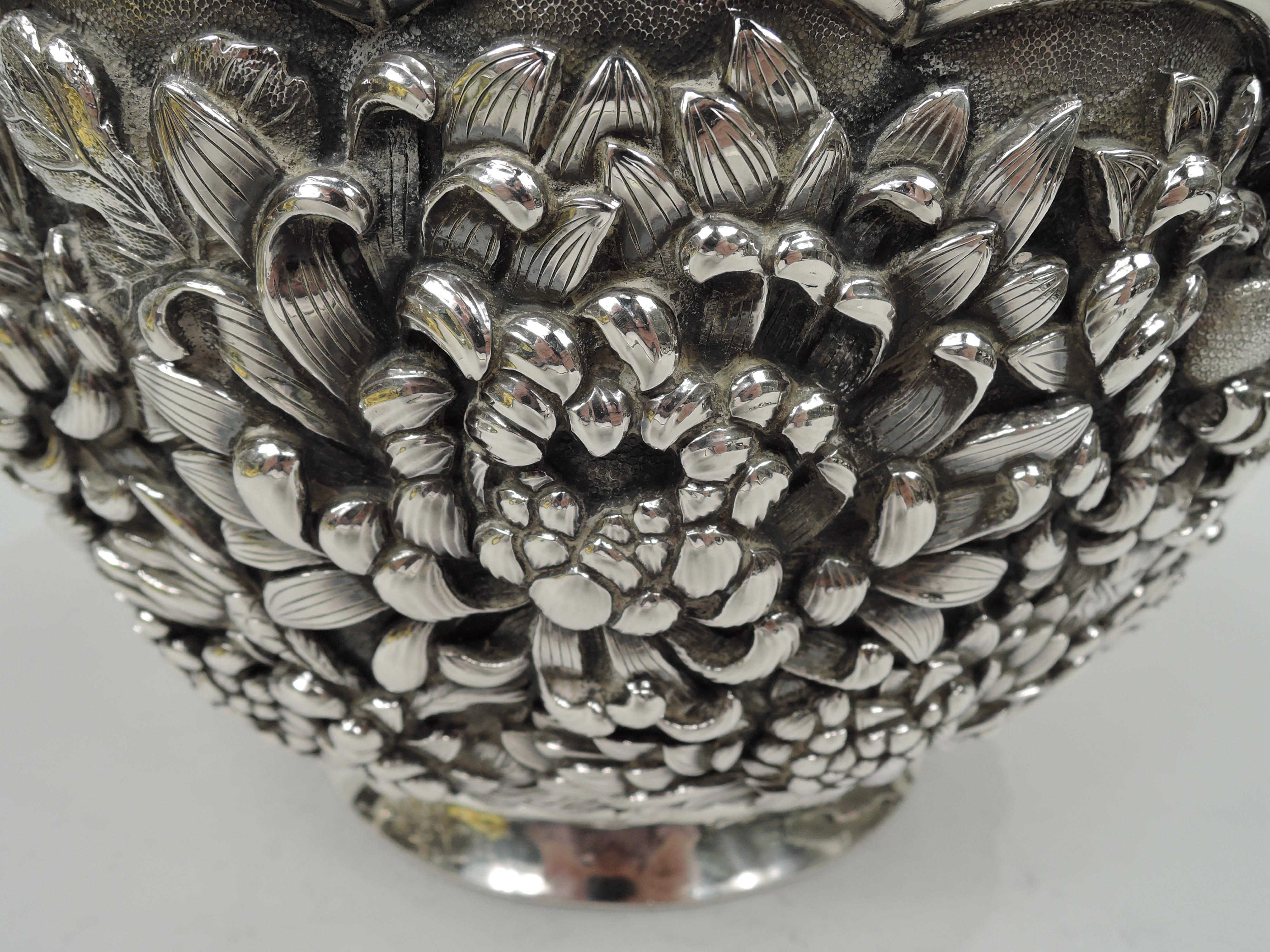 Large & Striking Japanese Meiji Silver Chrysanthemum Centerpiece Bowl 4