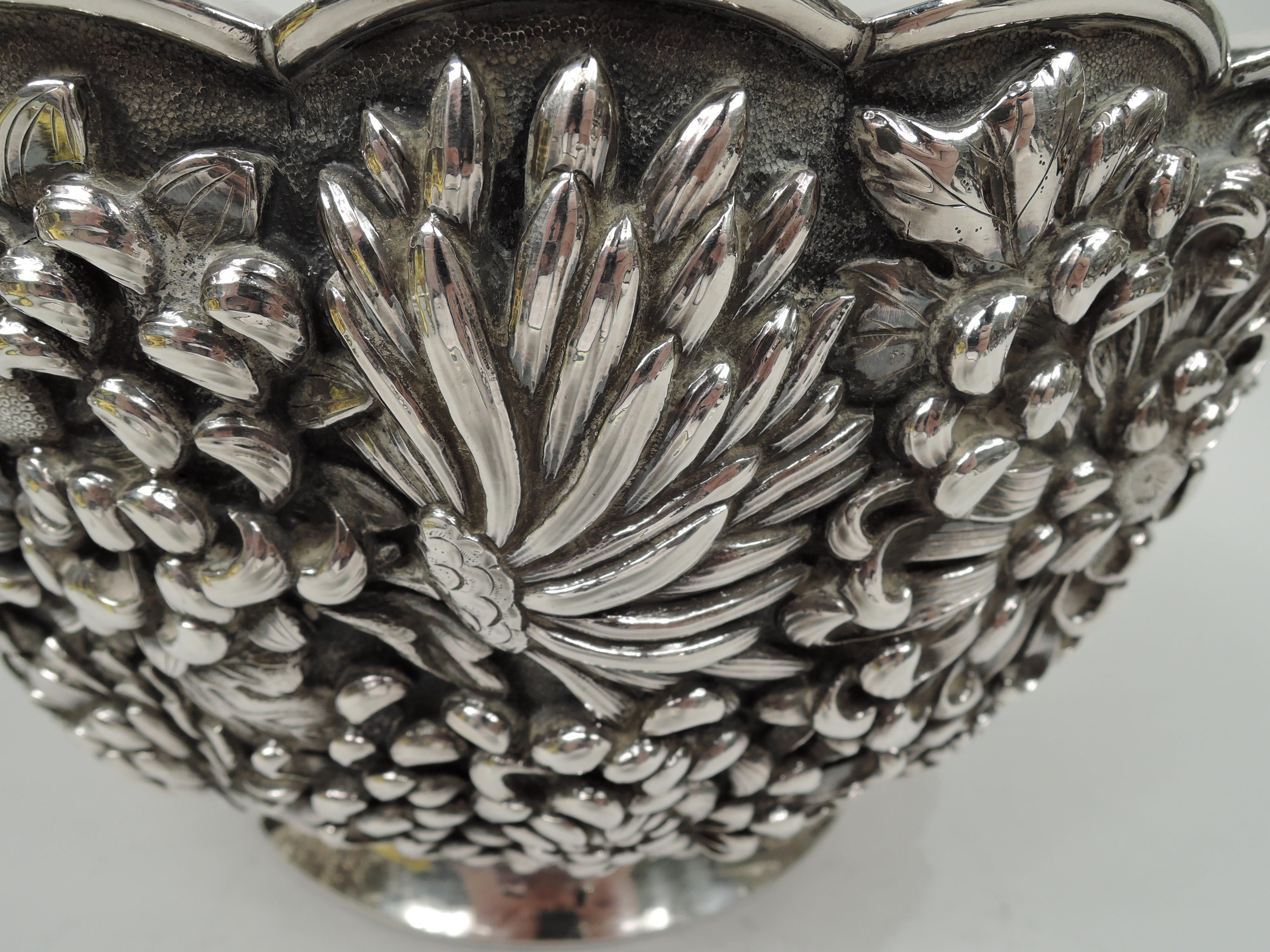Large & Striking Japanese Meiji Silver Chrysanthemum Centerpiece Bowl 5