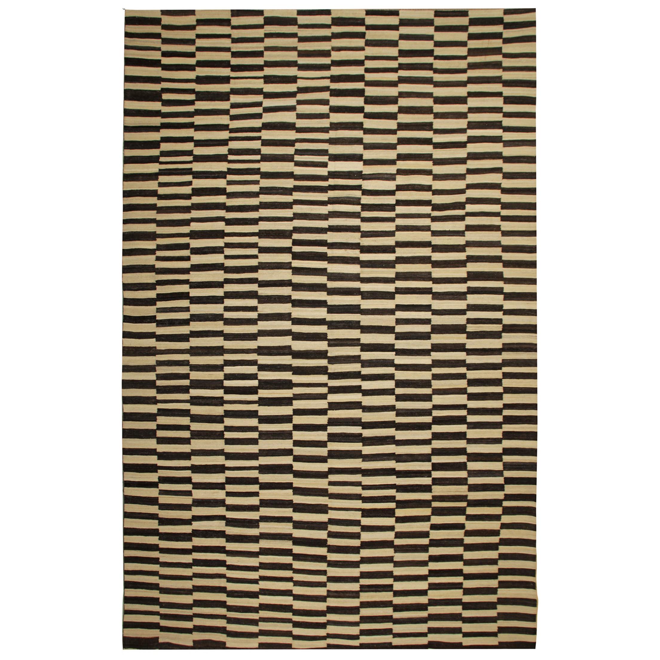 Grand tapis à rayures, tapis Kilim moderne fait à la main noir et crème