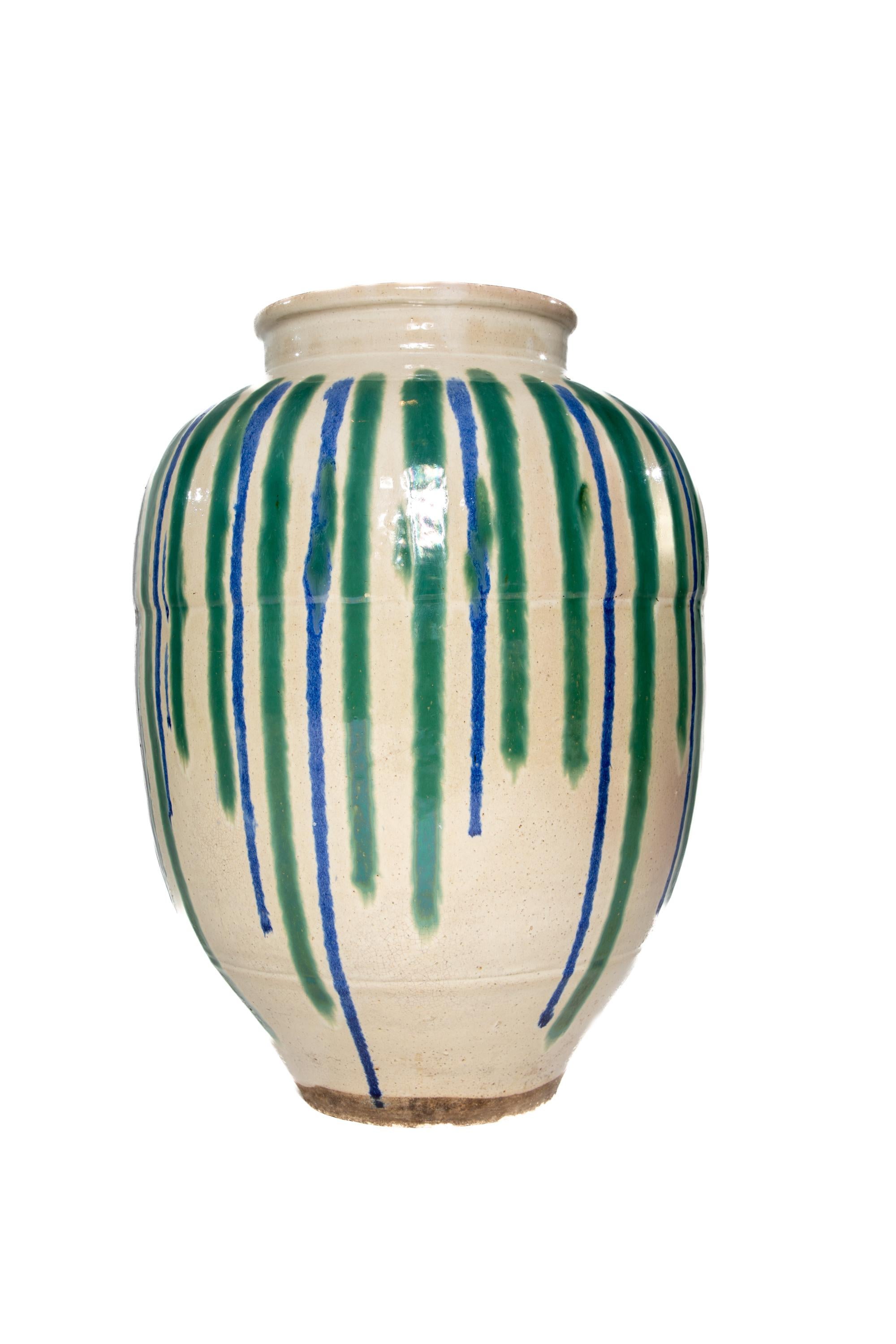 Large Striped Japanese Vase In Good Condition For Sale In Dallas, TX