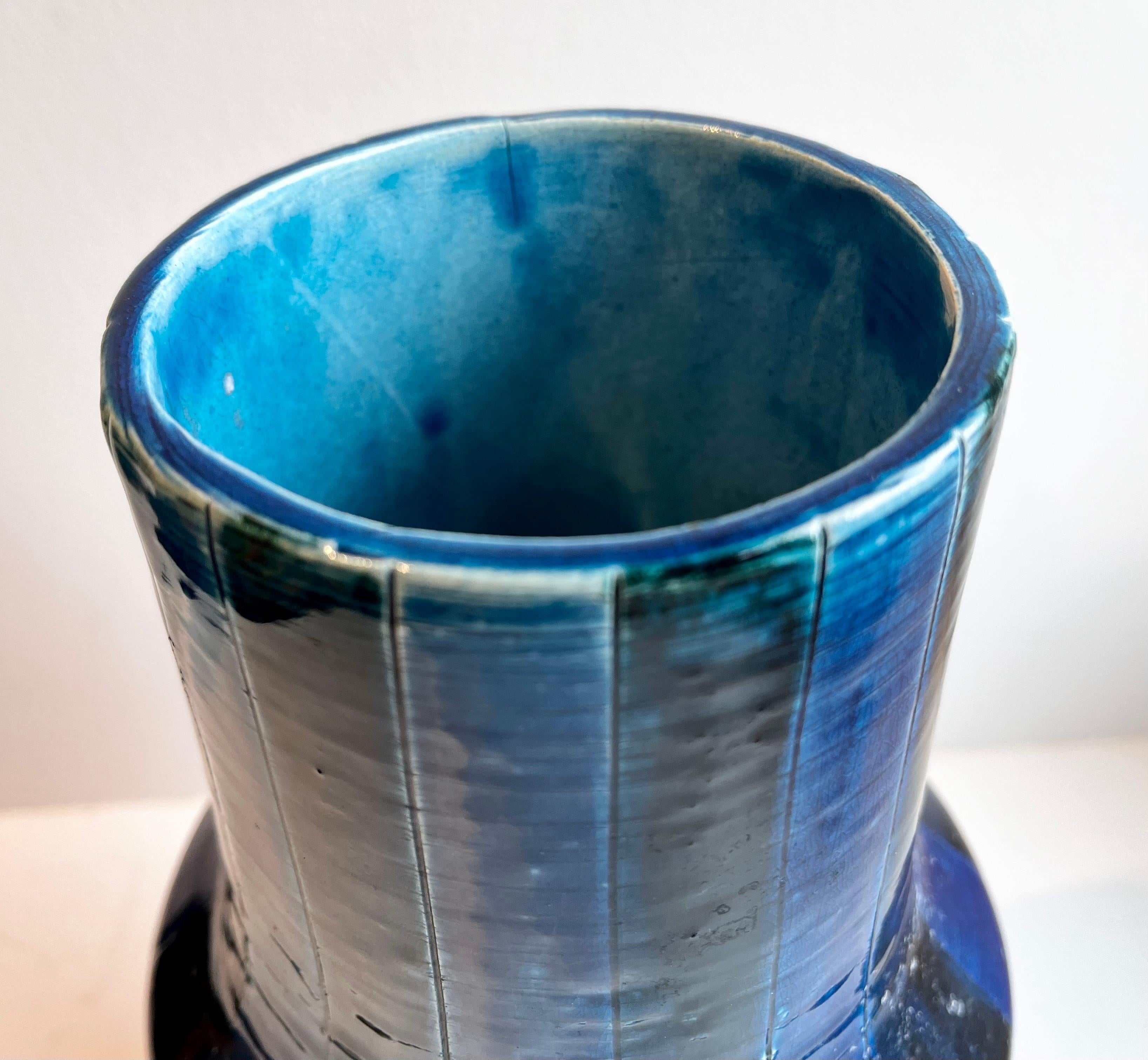 Mid-Century moderno Large Striped Rimini Blue Glazed Mid-Century Vase, Italy, circa 1960 in vendita