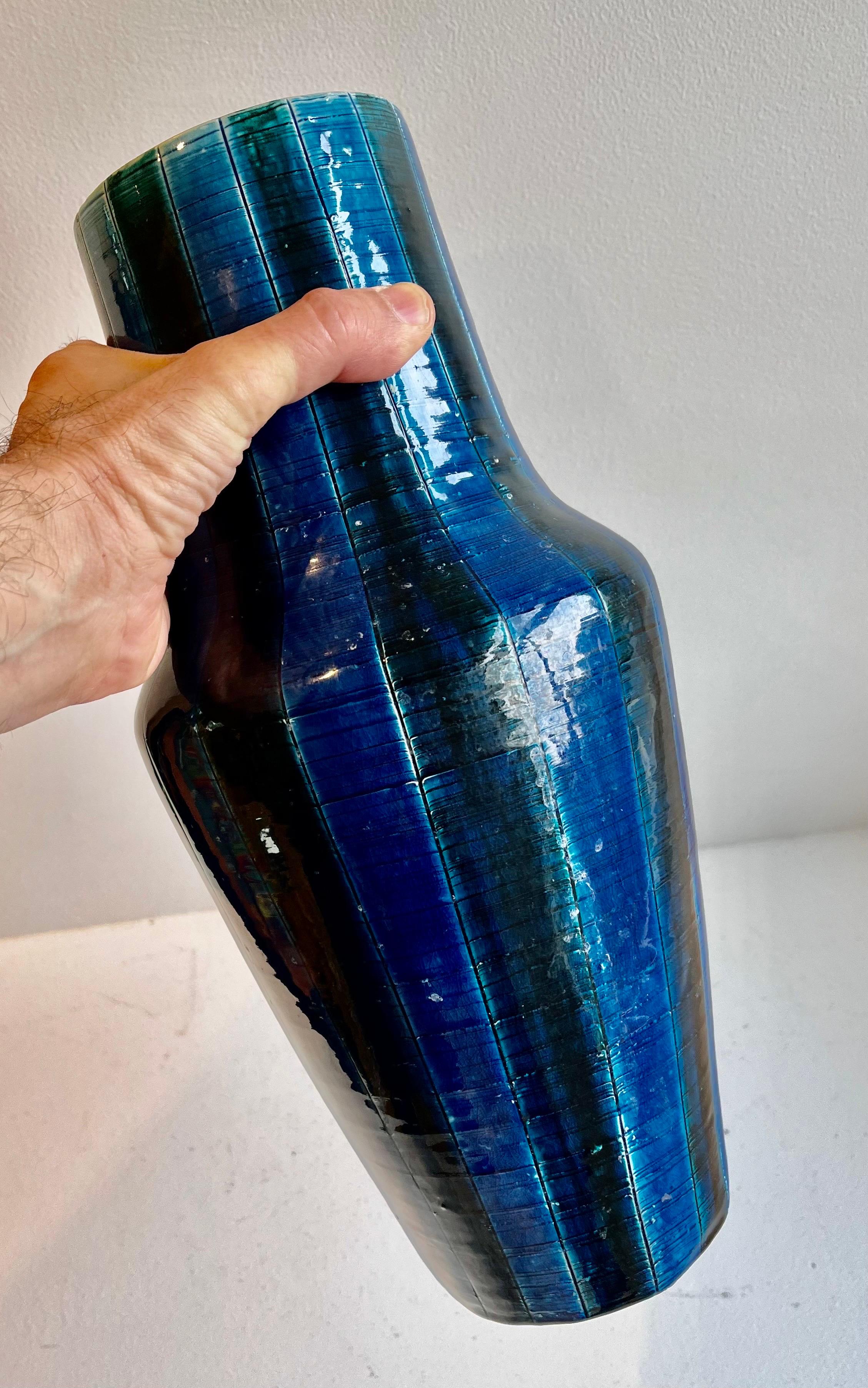 Metà XX secolo Large Striped Rimini Blue Glazed Mid-Century Vase, Italy, circa 1960 in vendita