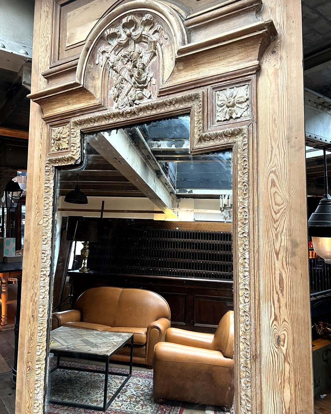 Fin du XIXe siècle Grand miroir trumeau en sapin strié France, fin du 19e siècle en vente