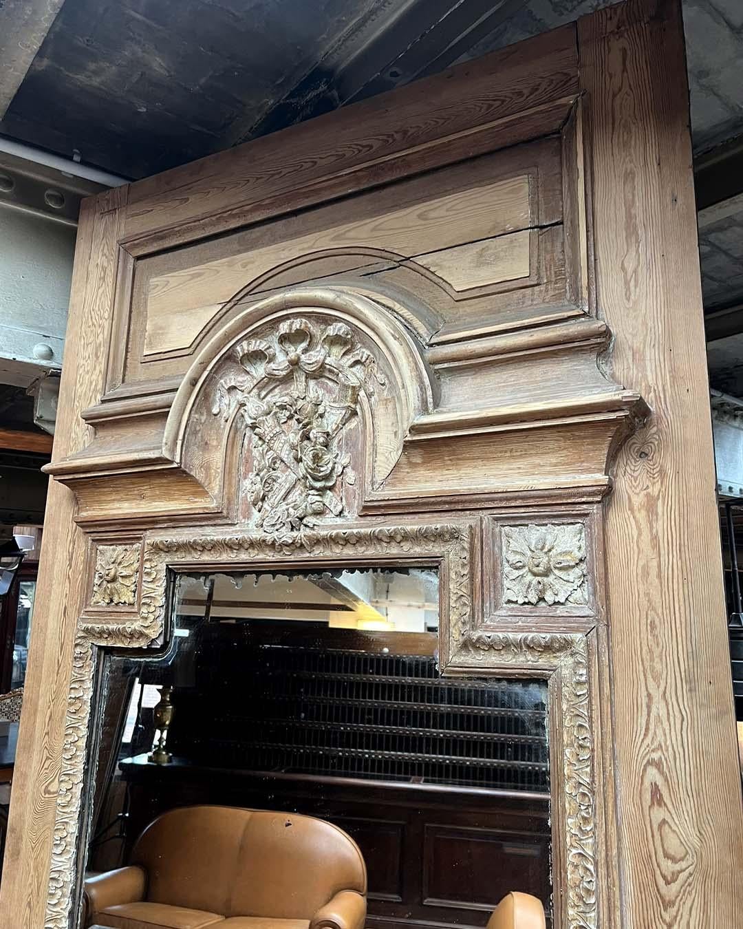 Miroir Grand miroir trumeau en sapin strié France, fin du 19e siècle en vente