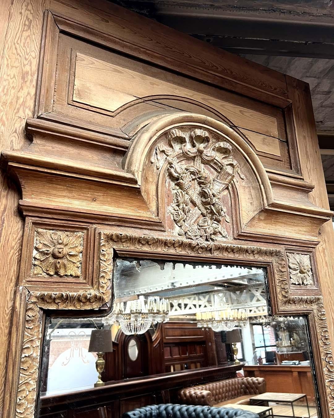 Grand miroir trumeau en sapin strié France, fin du 19e siècle en vente 2