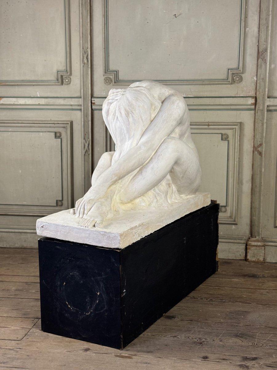 Greco classico Gesso da studio di grandi dimensioni, Giovane donna nuda, firma sulla base in vendita